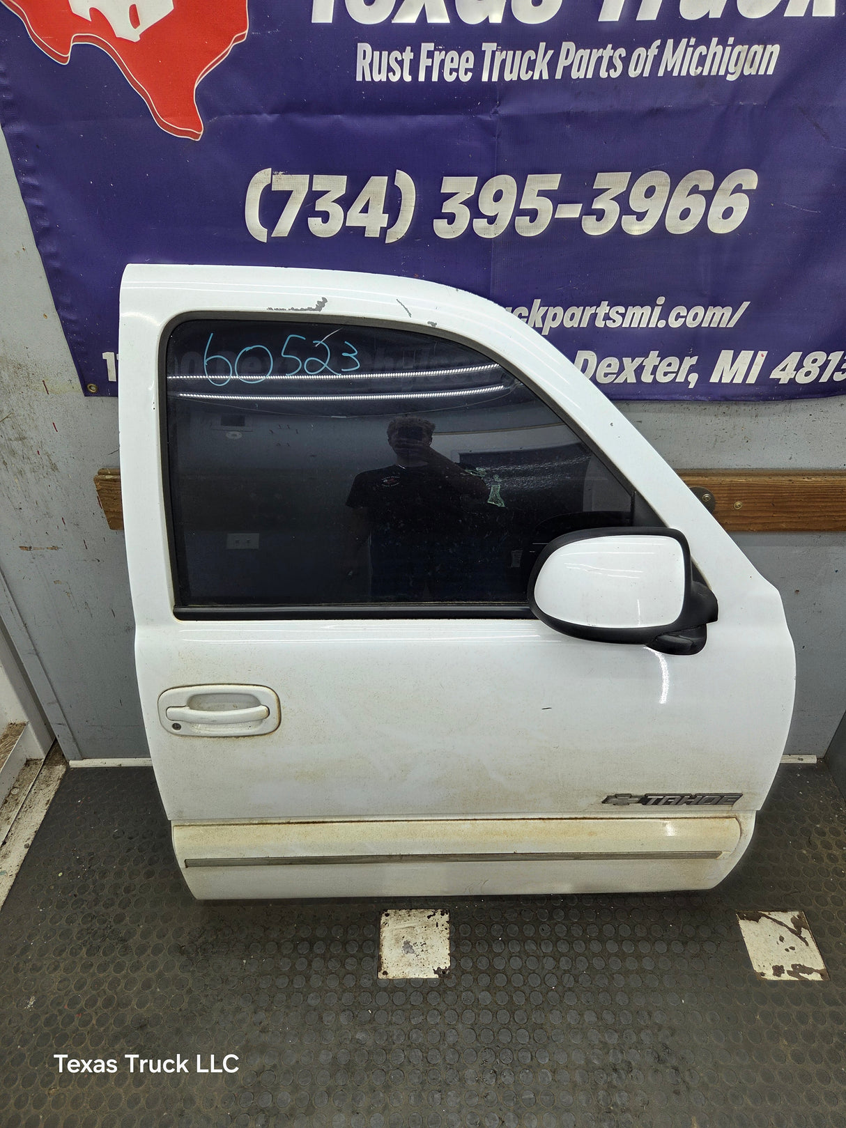 1999-2006 Chevrolet Silverado / GMC Sierra 1500 2500 3500 HD Front Passenger side Door RH