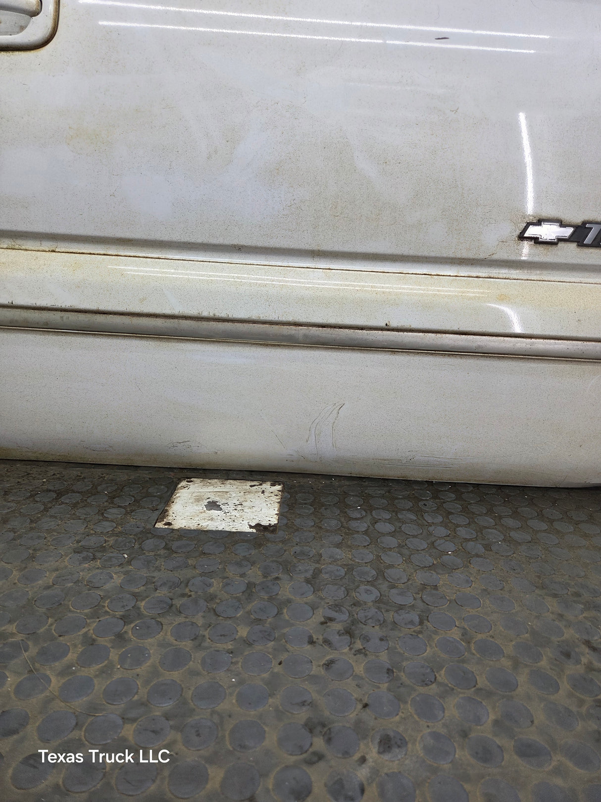 1999-2006 Chevrolet Silverado / GMC Sierra 1500 2500 3500 HD Front Passenger side Door RH