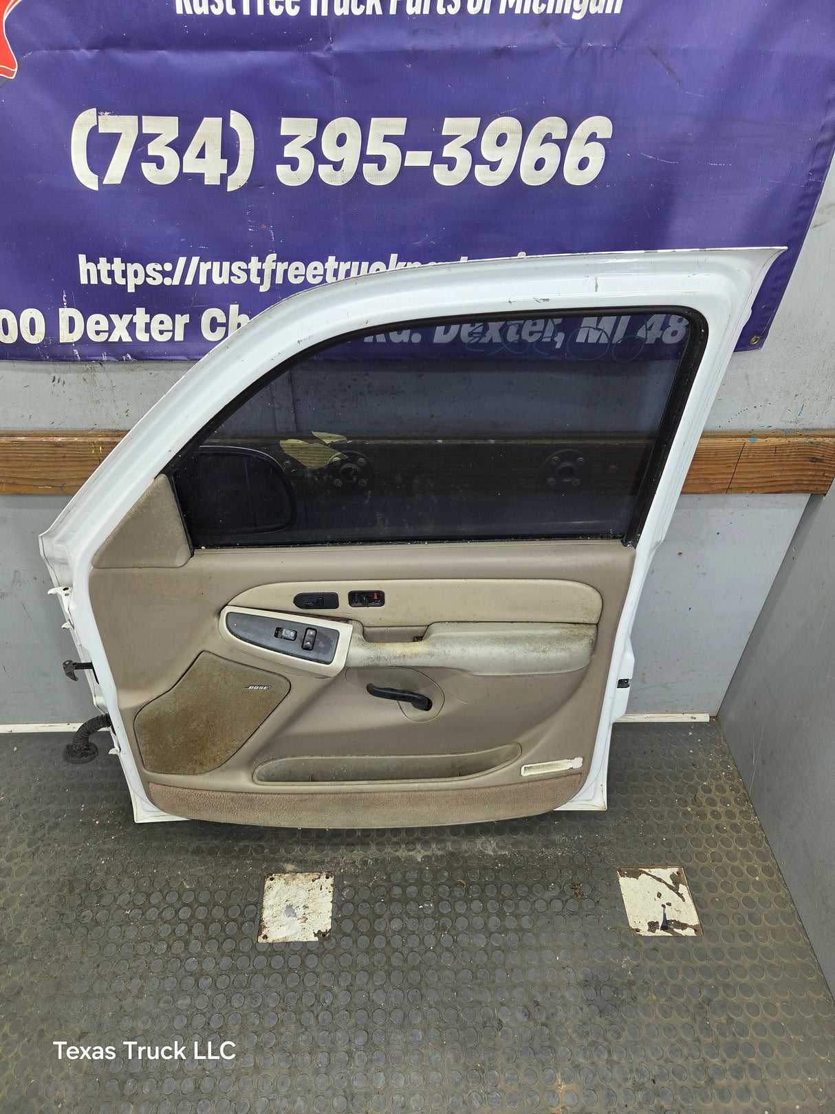 1999-2006 Chevrolet Silverado / GMC Sierra 1500 2500 3500 HD Front Passenger side Door RH