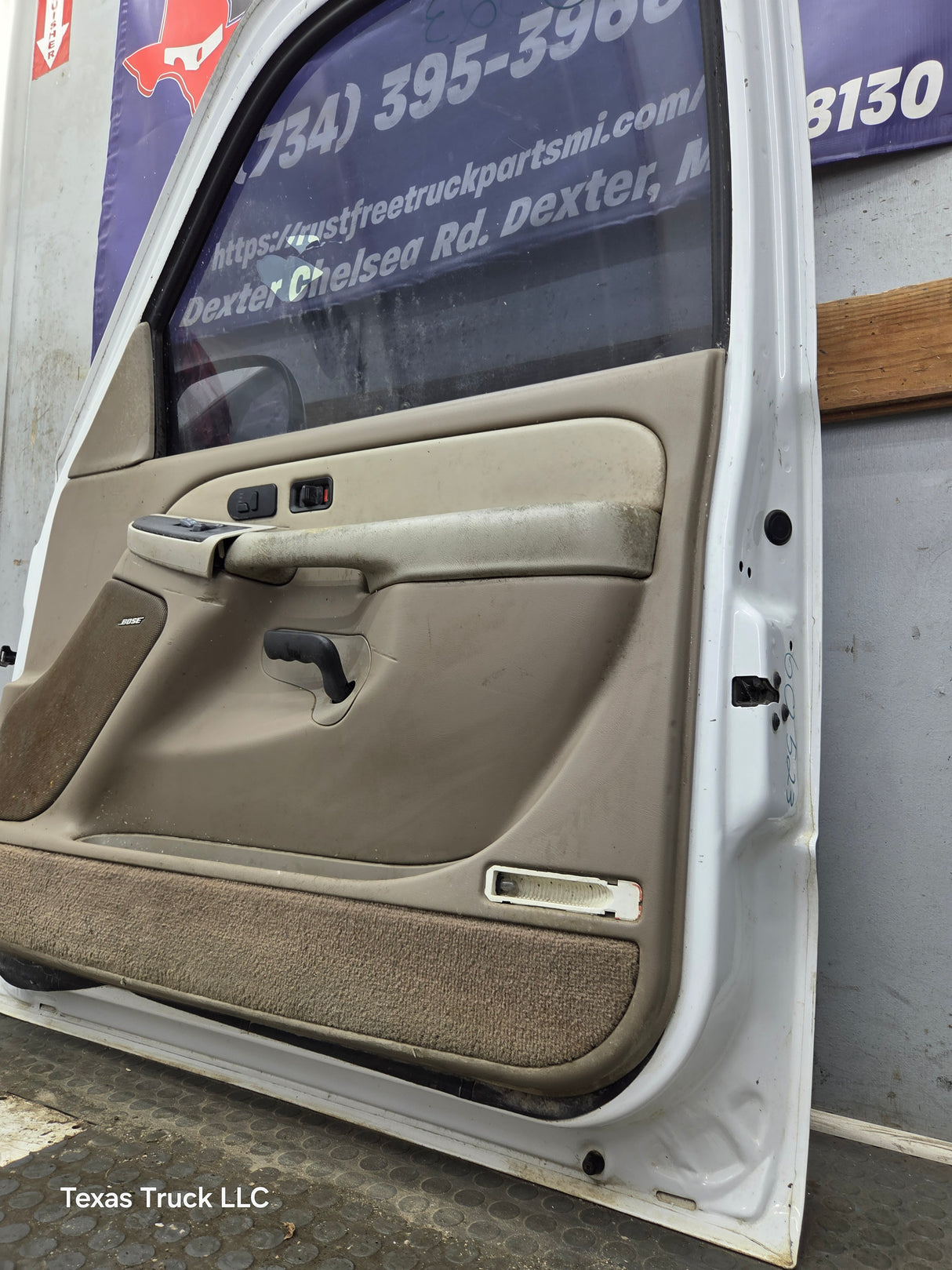 1999-2006 Chevrolet Silverado / GMC Sierra 1500 2500 3500 HD Front Passenger side Door RH