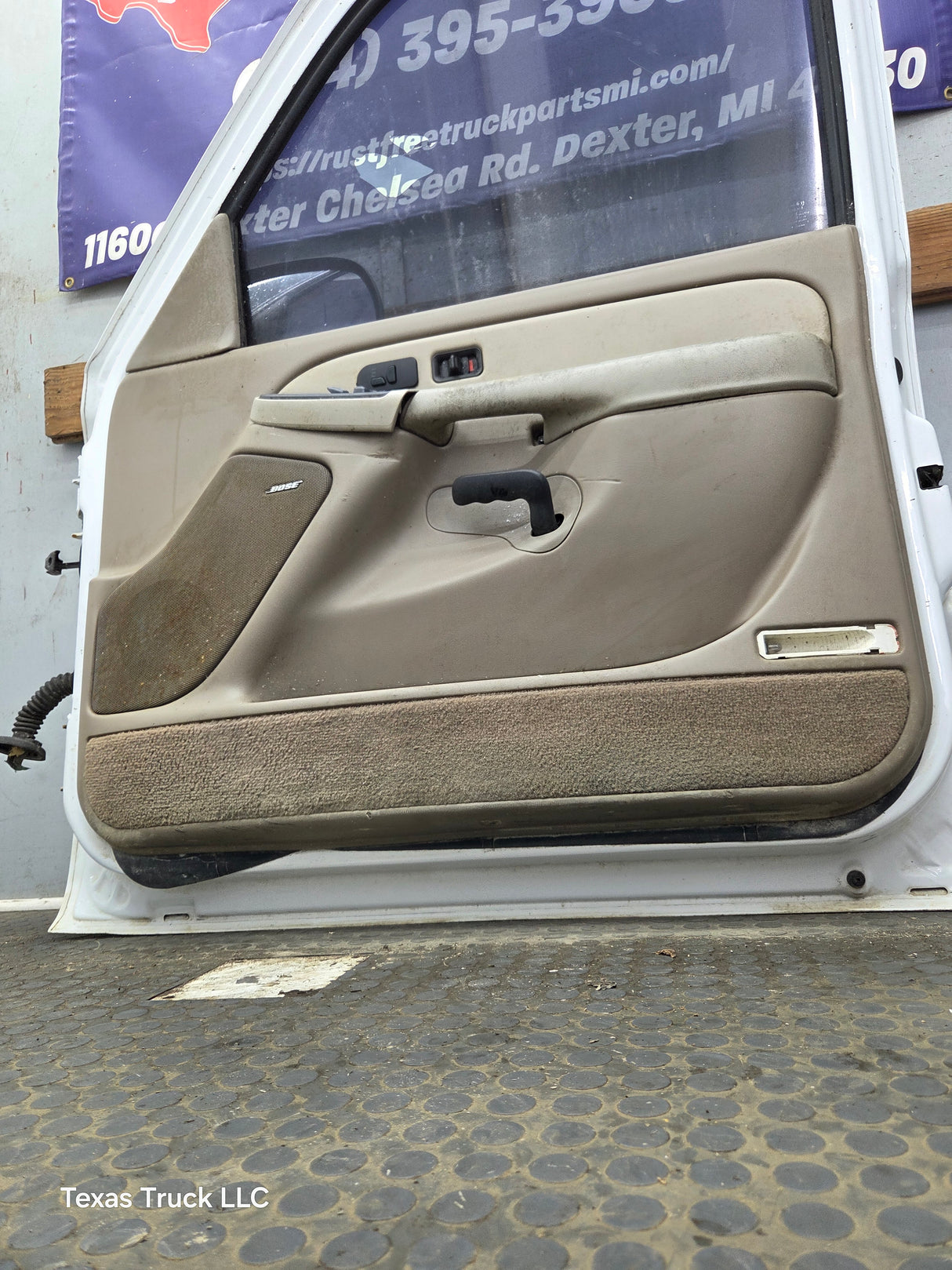 1999-2006 Chevrolet Silverado / GMC Sierra 1500 2500 3500 HD Front Passenger side Door RH