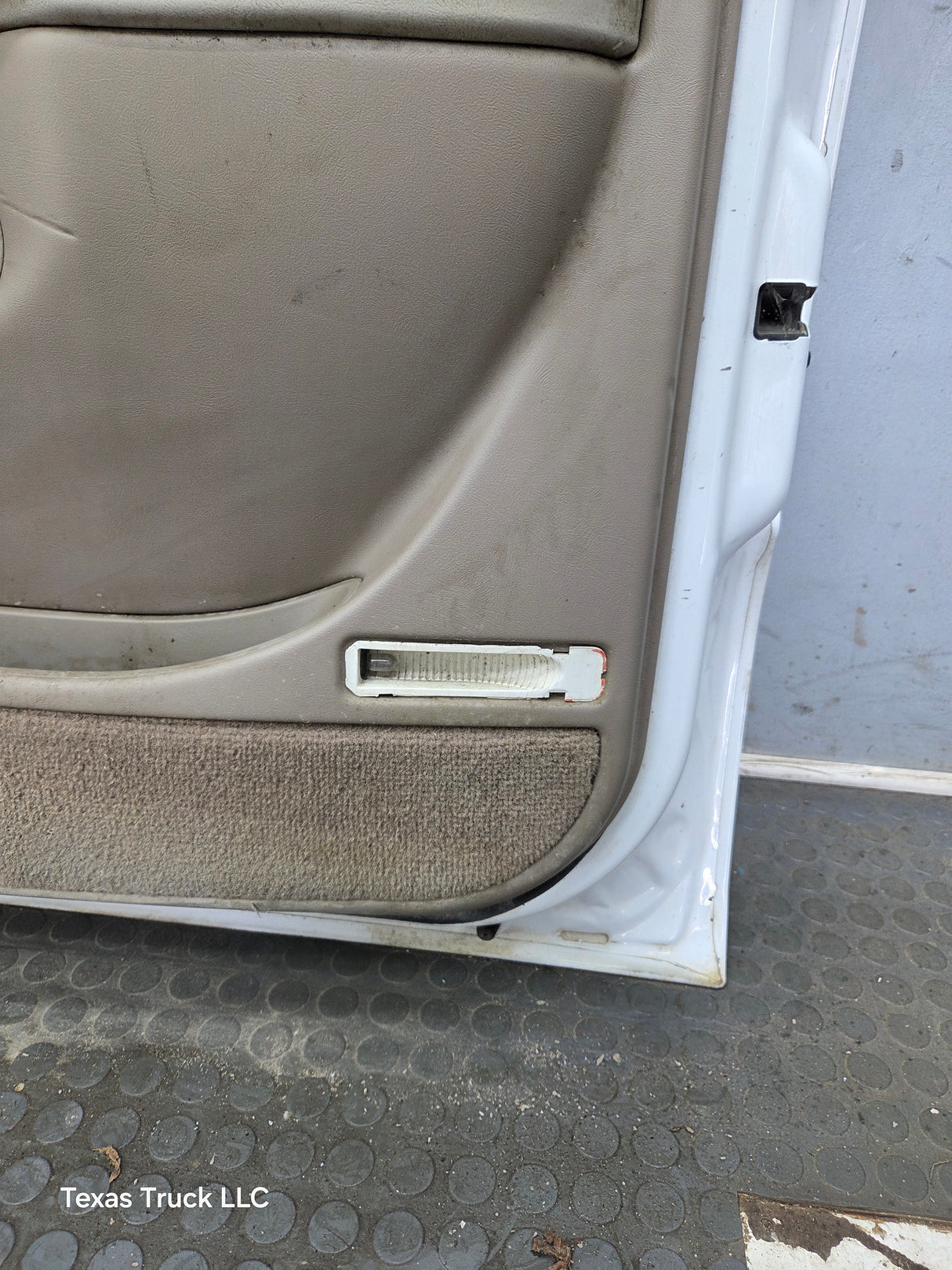 1999-2006 Chevrolet Silverado / GMC Sierra 1500 2500 3500 HD Front Passenger side Door RH