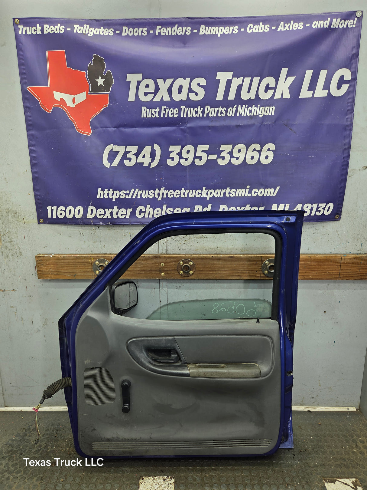2003-2005 Ford Ranger Passenger Side Front Right Hand Door