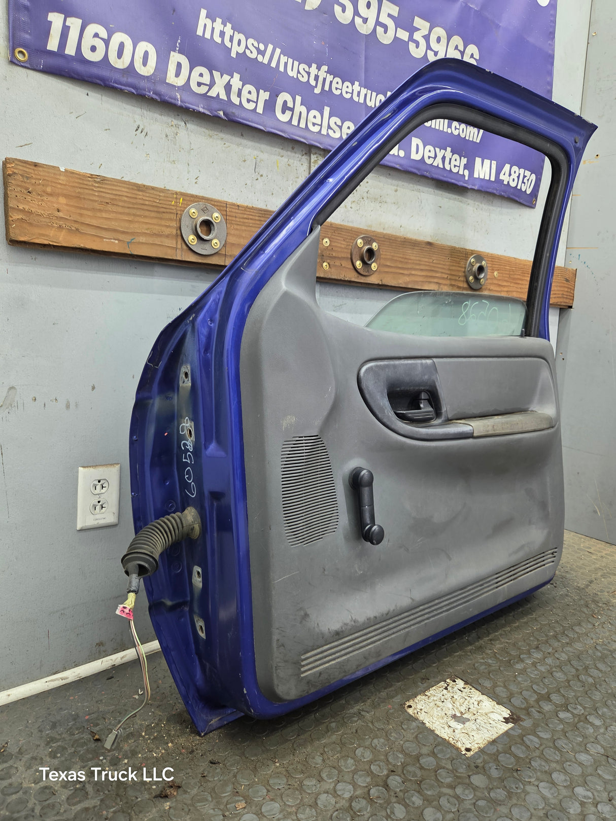 2003-2005 Ford Ranger Passenger Side Front Right Hand Door