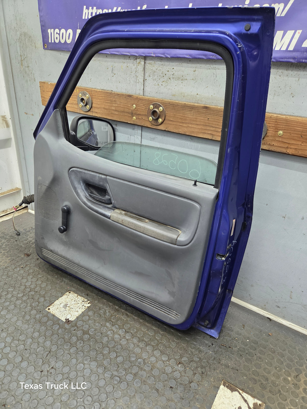 2003-2005 Ford Ranger Passenger Side Front Right Hand Door