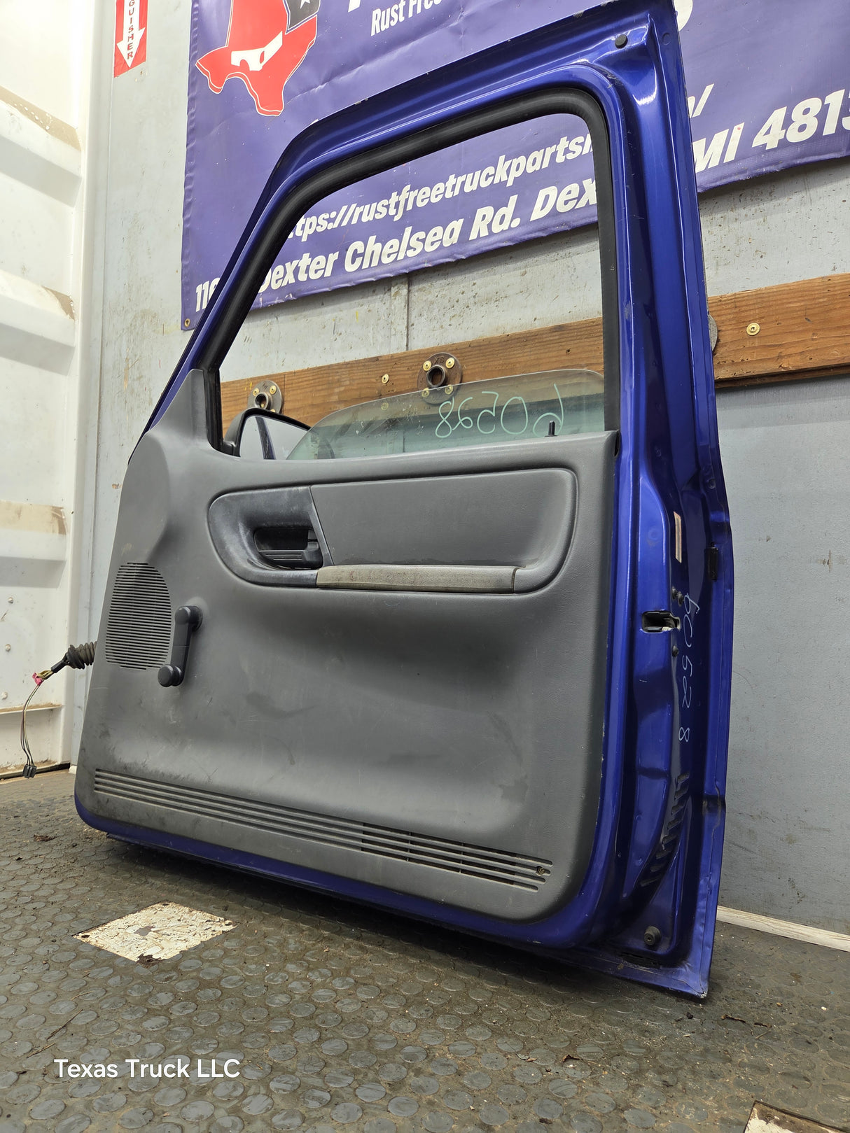 2003-2005 Ford Ranger Passenger Side Front Right Hand Door