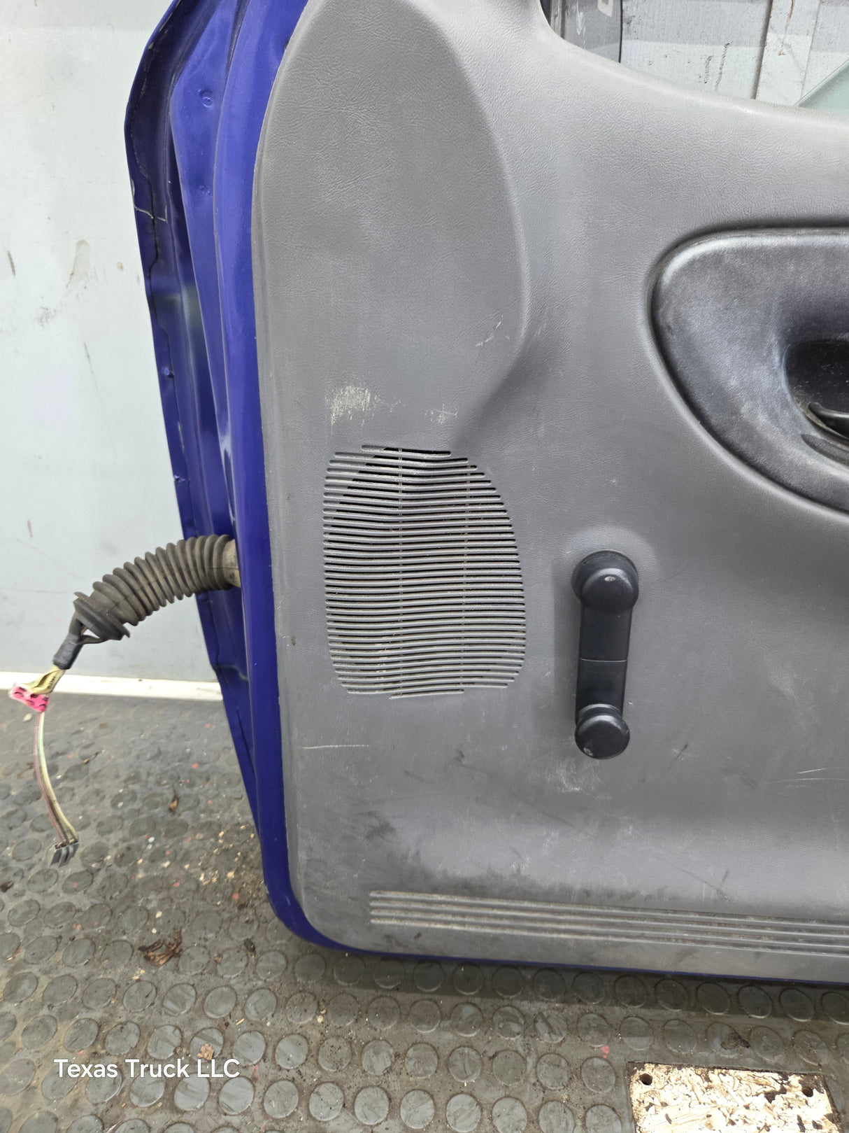 2003-2005 Ford Ranger Passenger Side Front Right Hand Door