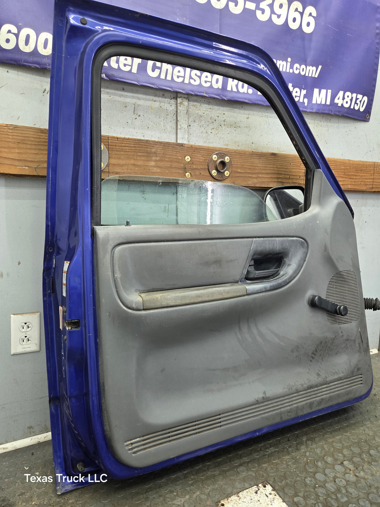 2003-2005 Ford Ranger Driver Side Front Left Hand Door