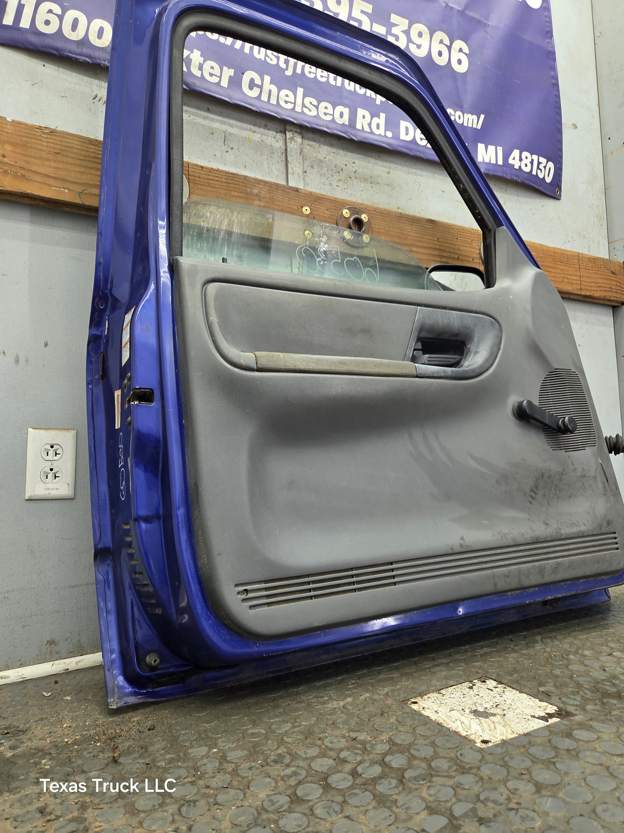 2003-2005 Ford Ranger Driver Side Front Left Hand Door