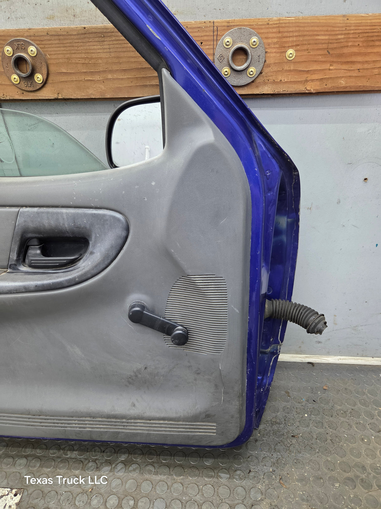 2003-2005 Ford Ranger Driver Side Front Left Hand Door