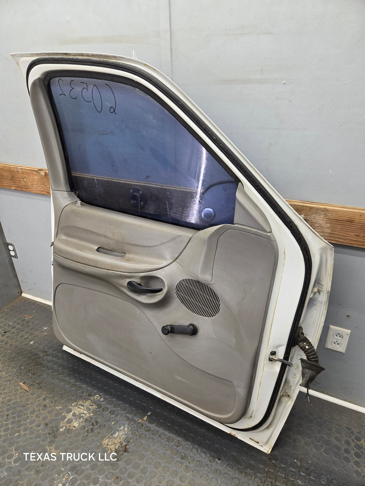 1997-2003 Ford F150 Extended / Regular Cab Driver Side LH Front Door