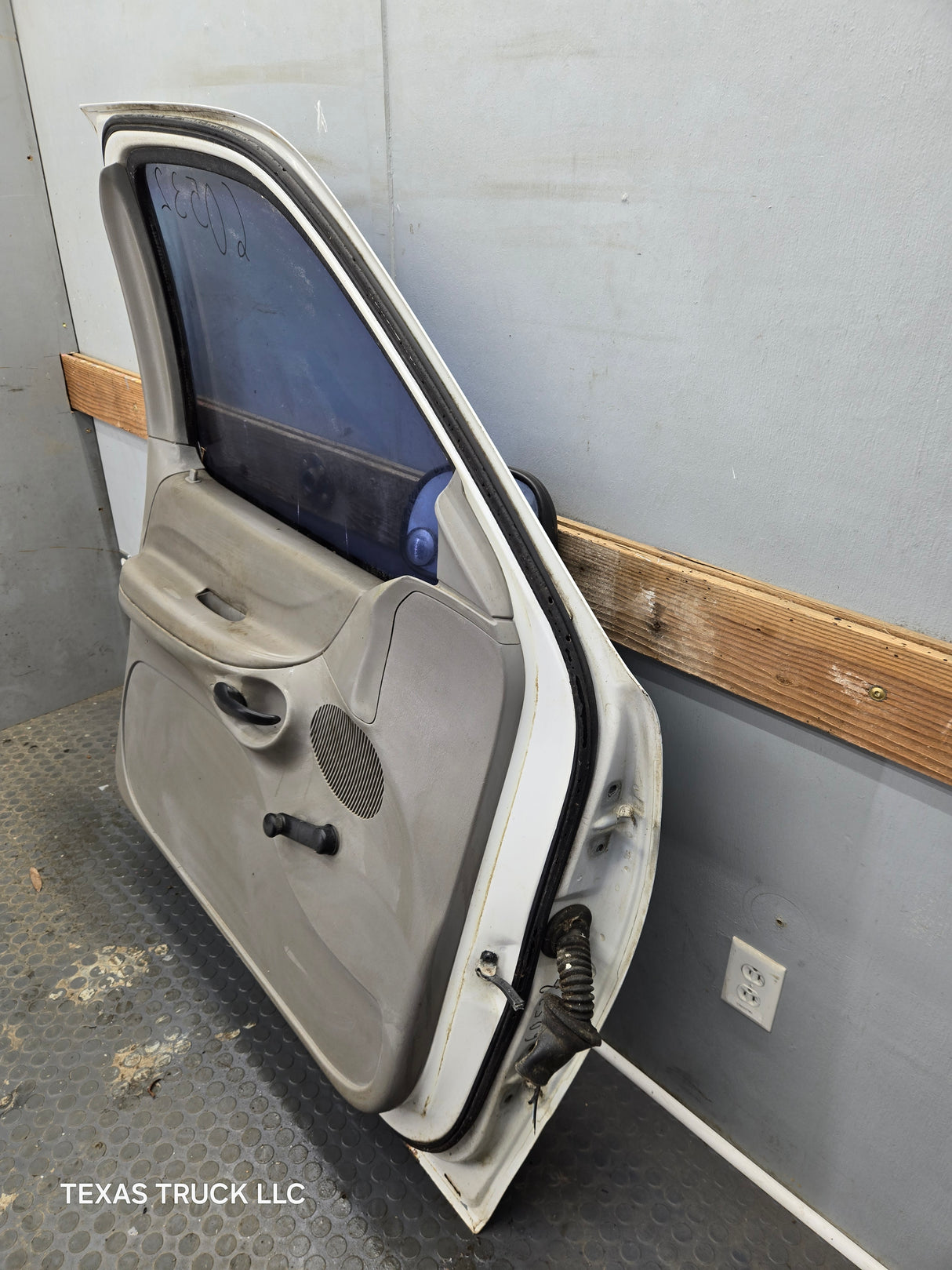 1997-2003 Ford F150 Extended / Regular Cab Driver Side LH Front Door