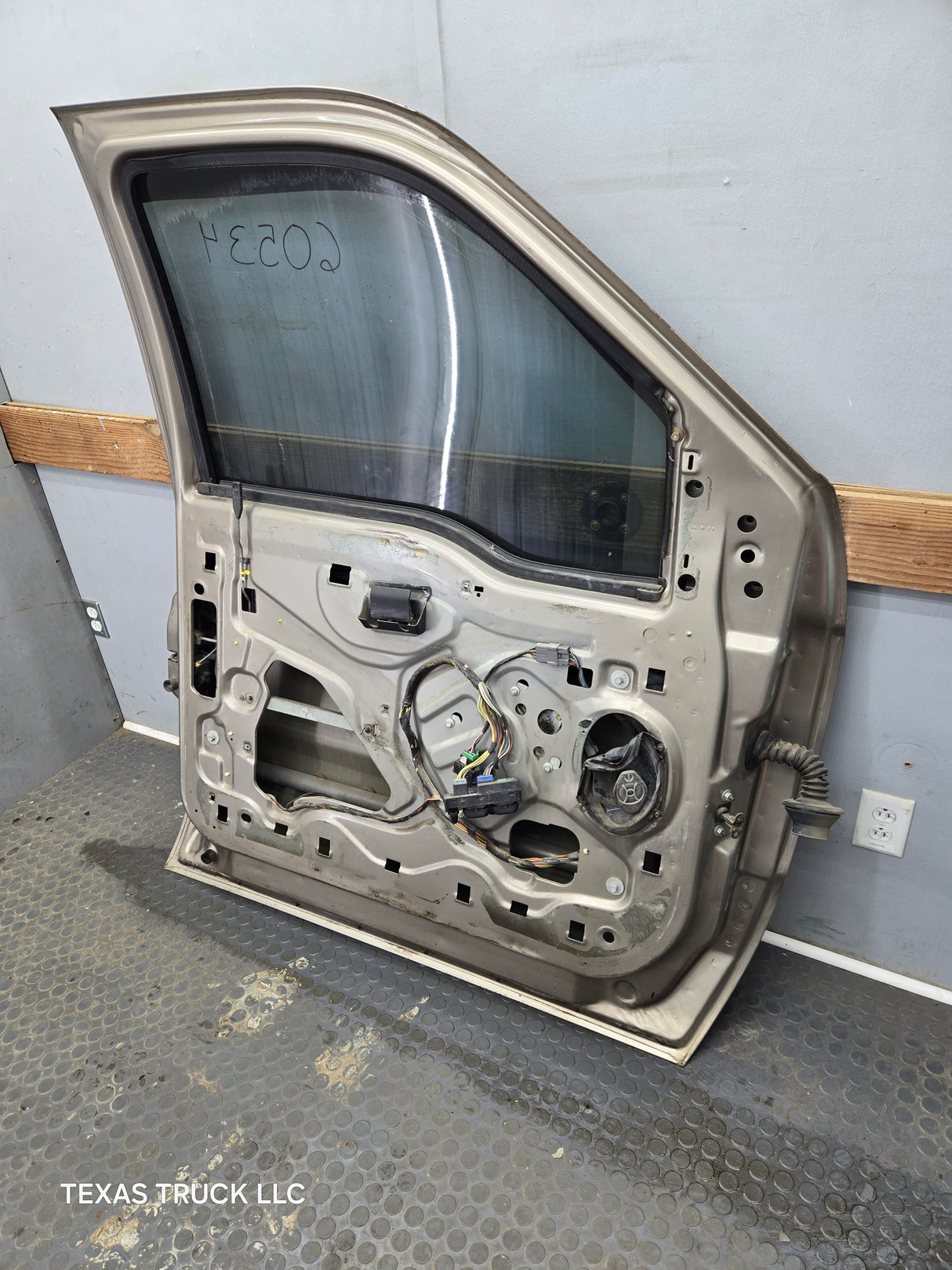 1999-2011 Ford Super Duty LH Driver Side Front Door F250 F350 F450 F550