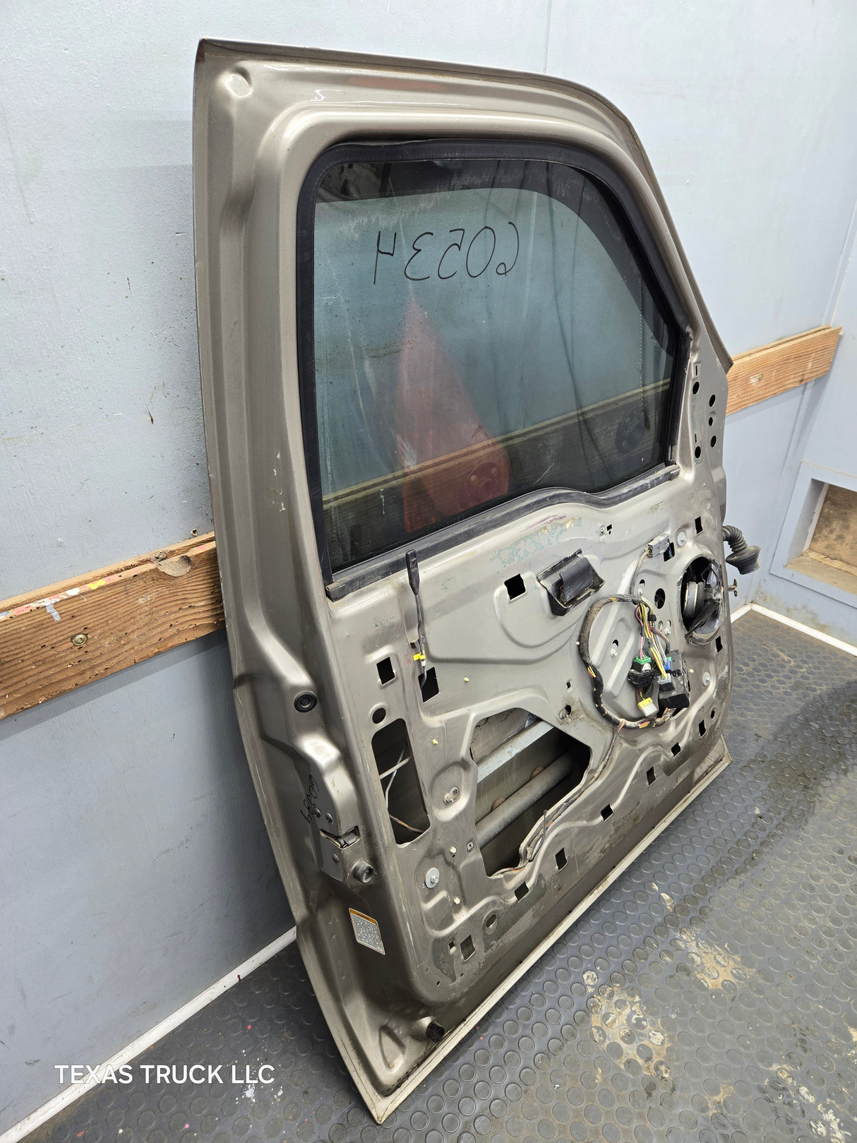1999-2011 Ford Super Duty LH Driver Side Front Door F250 F350 F450 F550