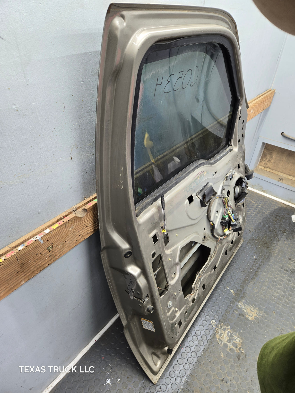 1999-2011 Ford Super Duty LH Driver Side Front Door F250 F350 F450 F550