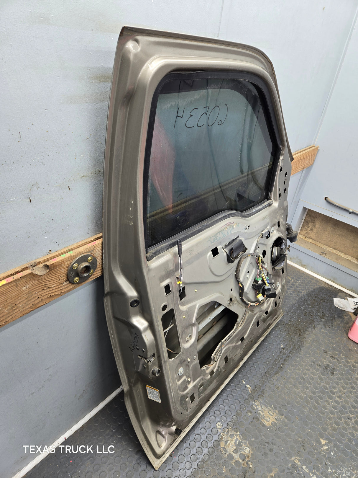 1999-2011 Ford Super Duty LH Driver Side Front Door F250 F350 F450 F550