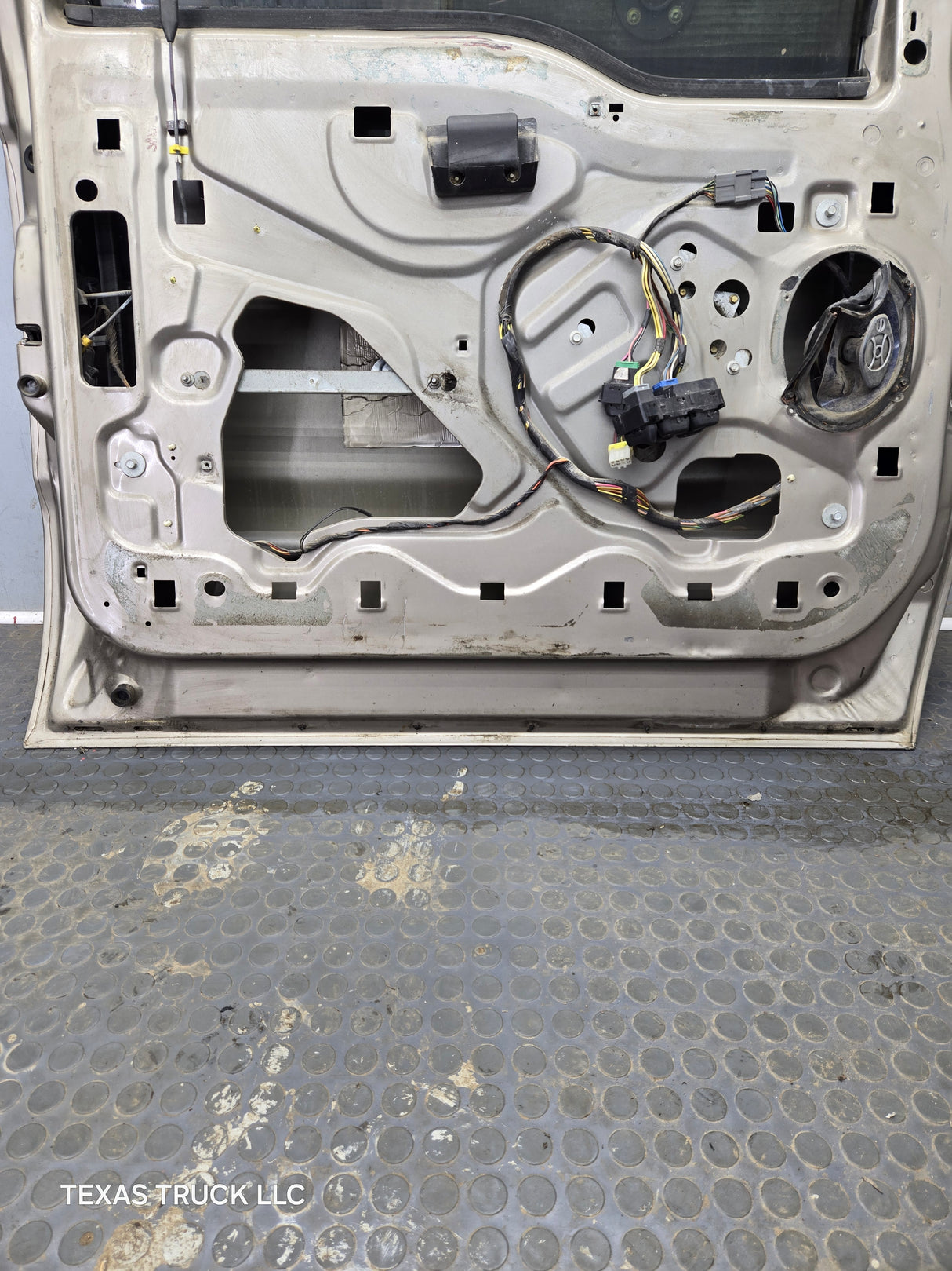 1999-2011 Ford Super Duty LH Driver Side Front Door F250 F350 F450 F550