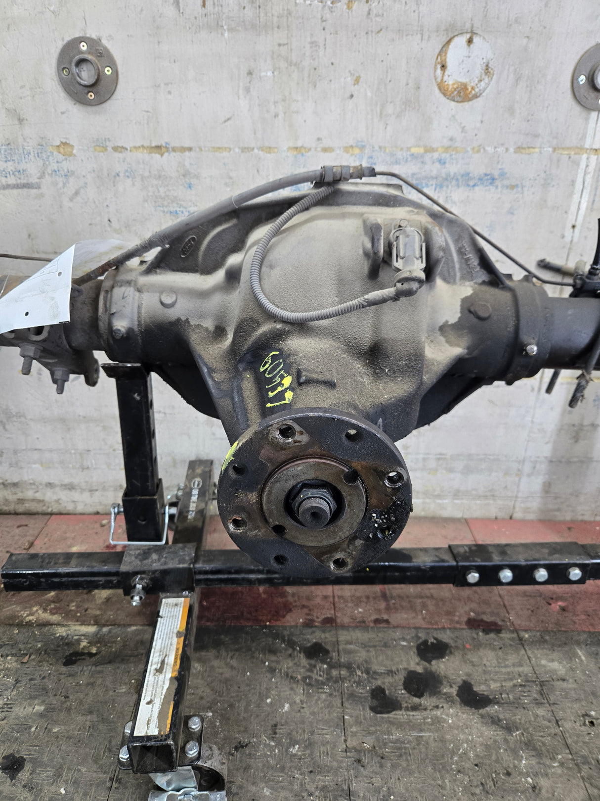 2002-2004 Ford Super Duty F350 Dually Rear Axle 3.73 Gear Ratio CAB CHASSIS
