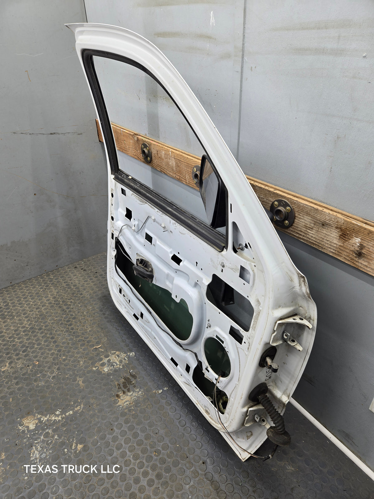 1999-2006 Chevrolet Silverado / GMC Sierra 1500 2500 3500 HD Front Driver Side Door LH