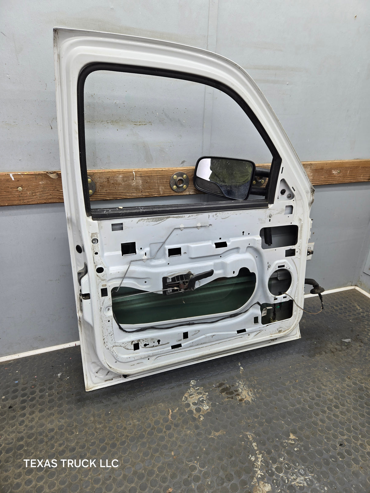 1999-2006 Chevrolet Silverado / GMC Sierra 1500 2500 3500 HD Front Driver Side Door LH