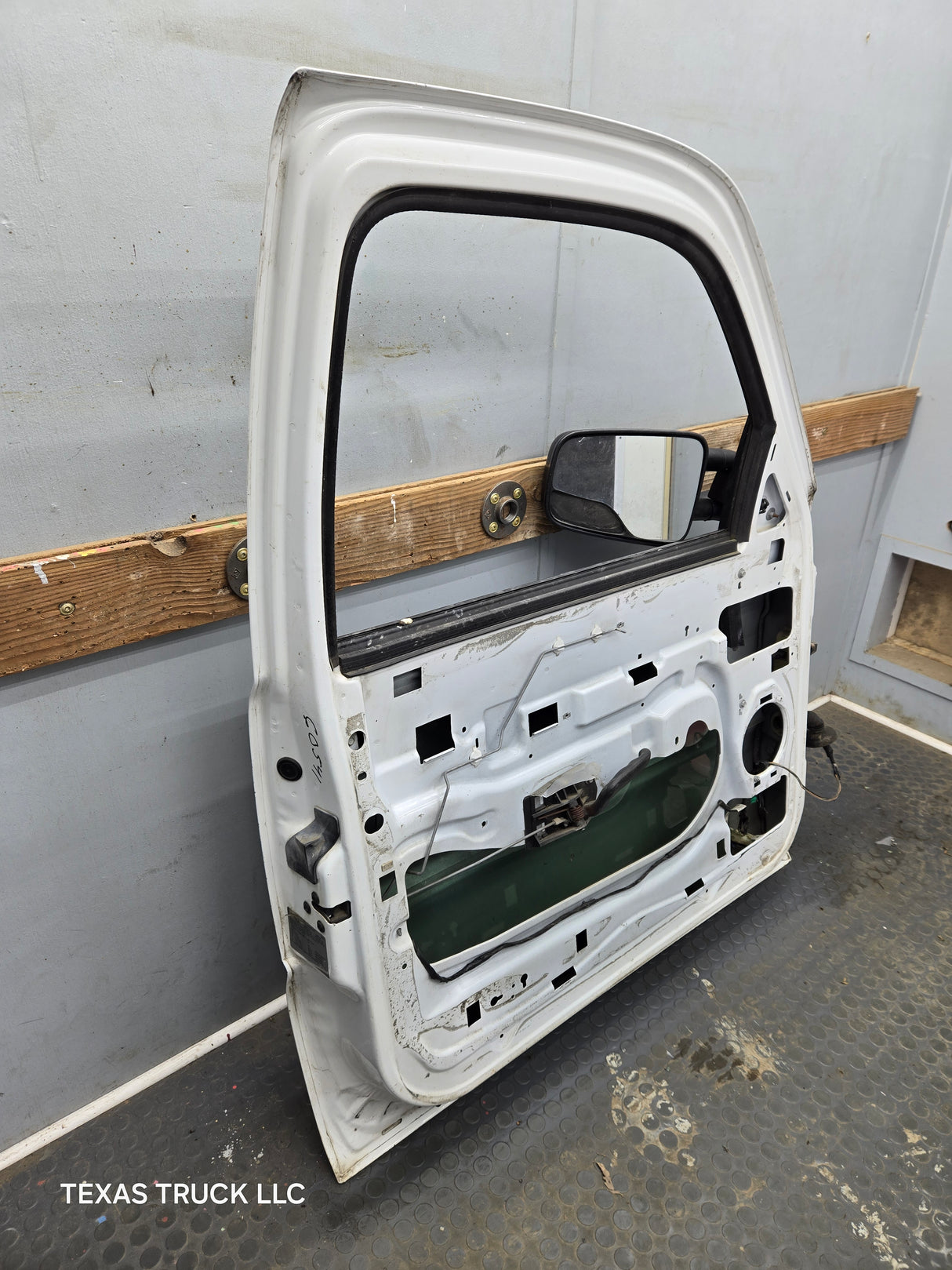 1999-2006 Chevrolet Silverado / GMC Sierra 1500 2500 3500 HD Front Driver Side Door LH