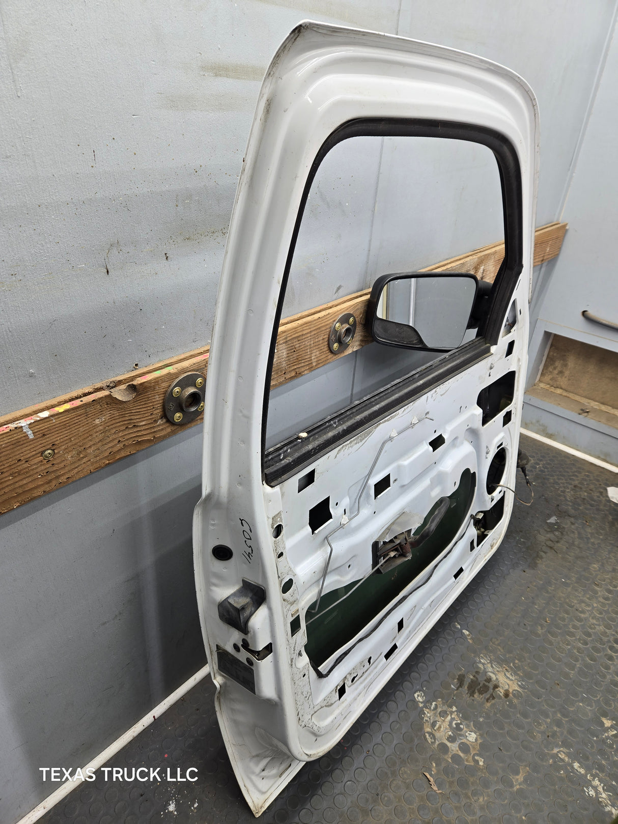 1999-2006 Chevrolet Silverado / GMC Sierra 1500 2500 3500 HD Front Driver Side Door LH