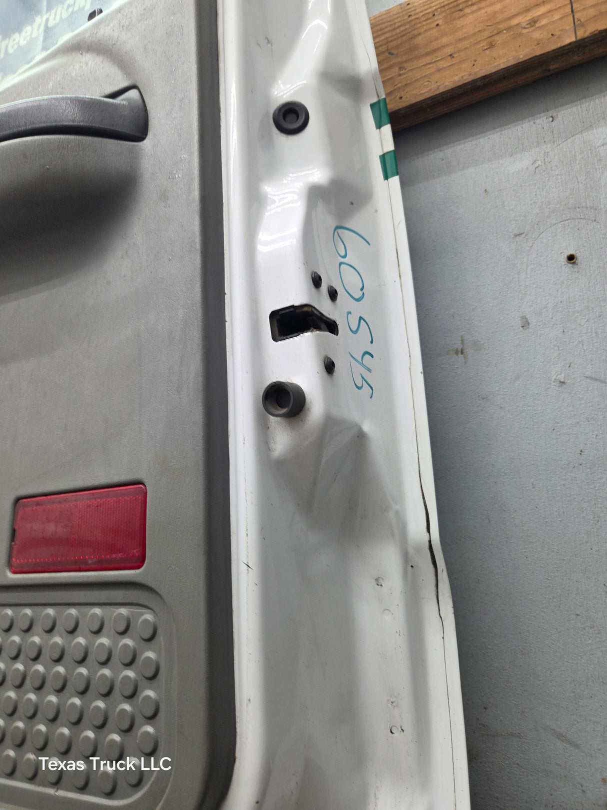 1999-2011 Ford Super Duty / Excursion Front Passenger Side RH Door F250 F350 F450 F550