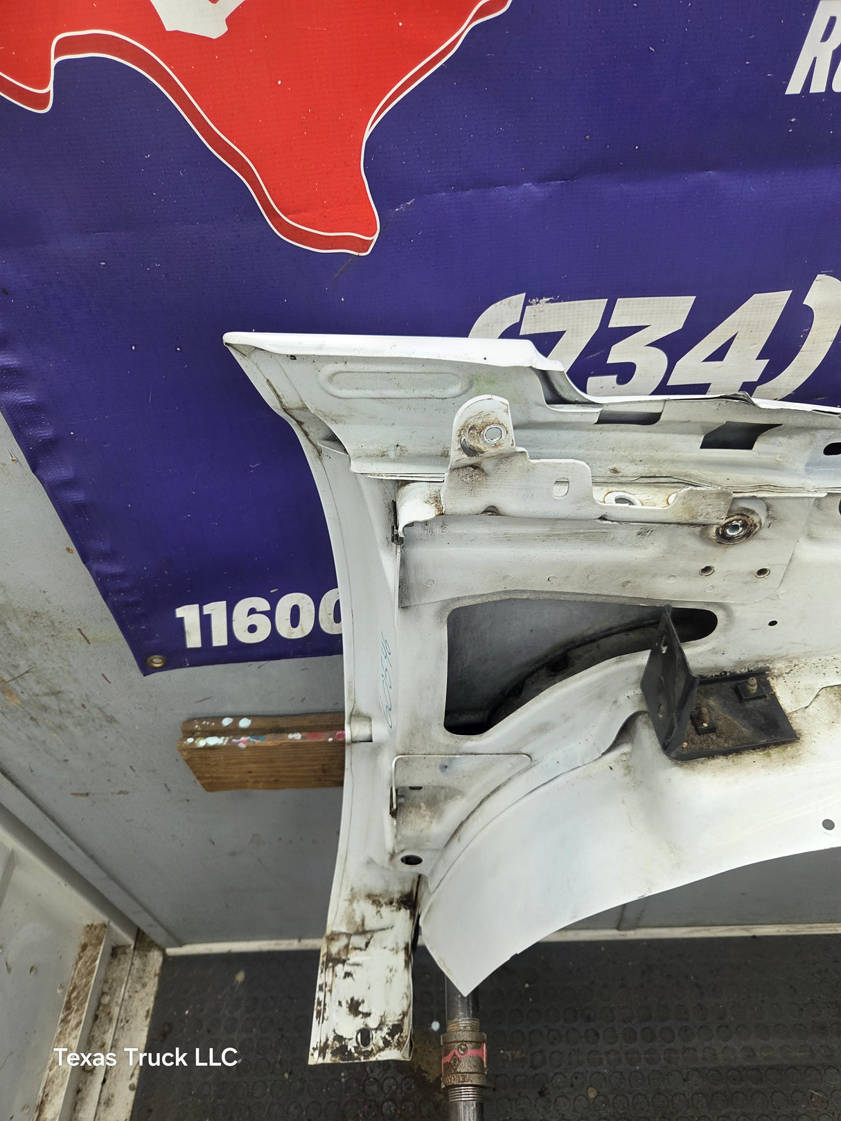 2003-2007 Chevrolet Silverado / Tahoe / Suburban 1500 2500 3500 HD LH Driver Side "Cateye" Front Fender - Summit White