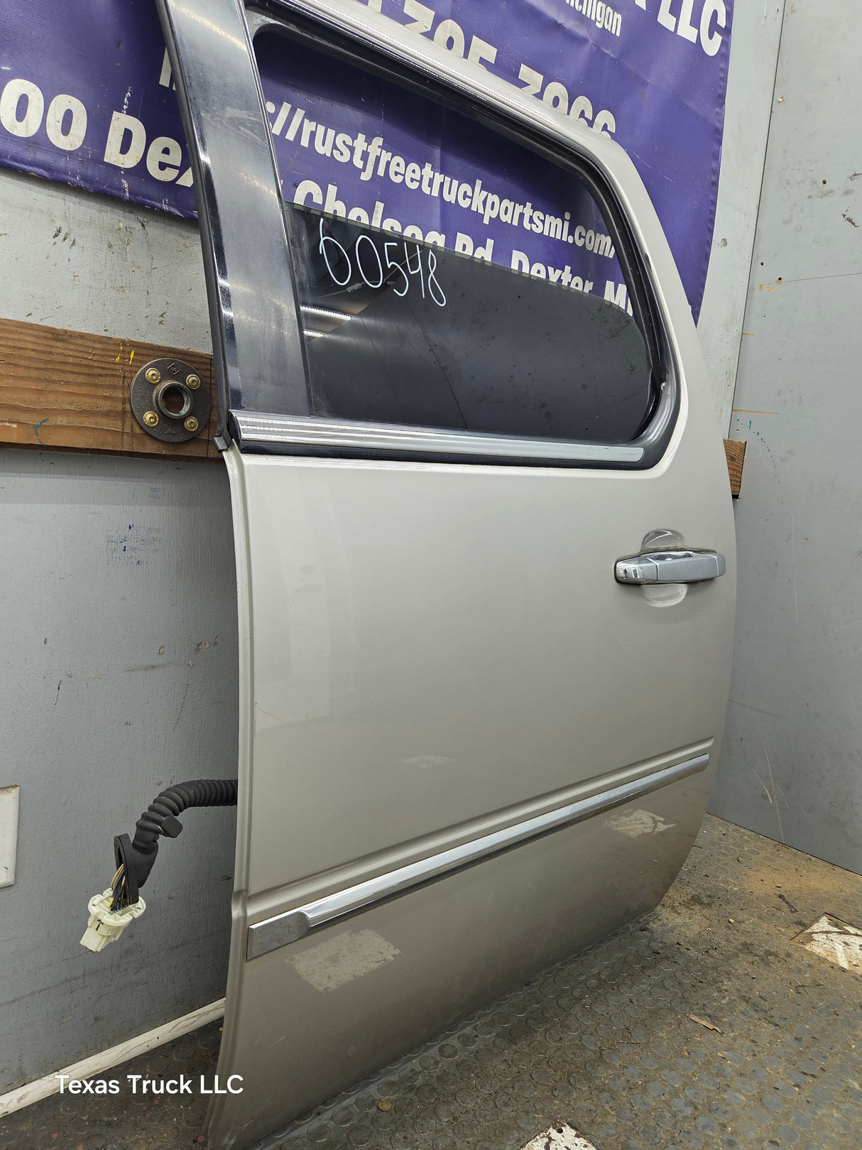2007-2013 Chevrolet Silverado / GMC Sierra 1500 2500 3500 HD Crew Cab LH Driver Side Rear Door