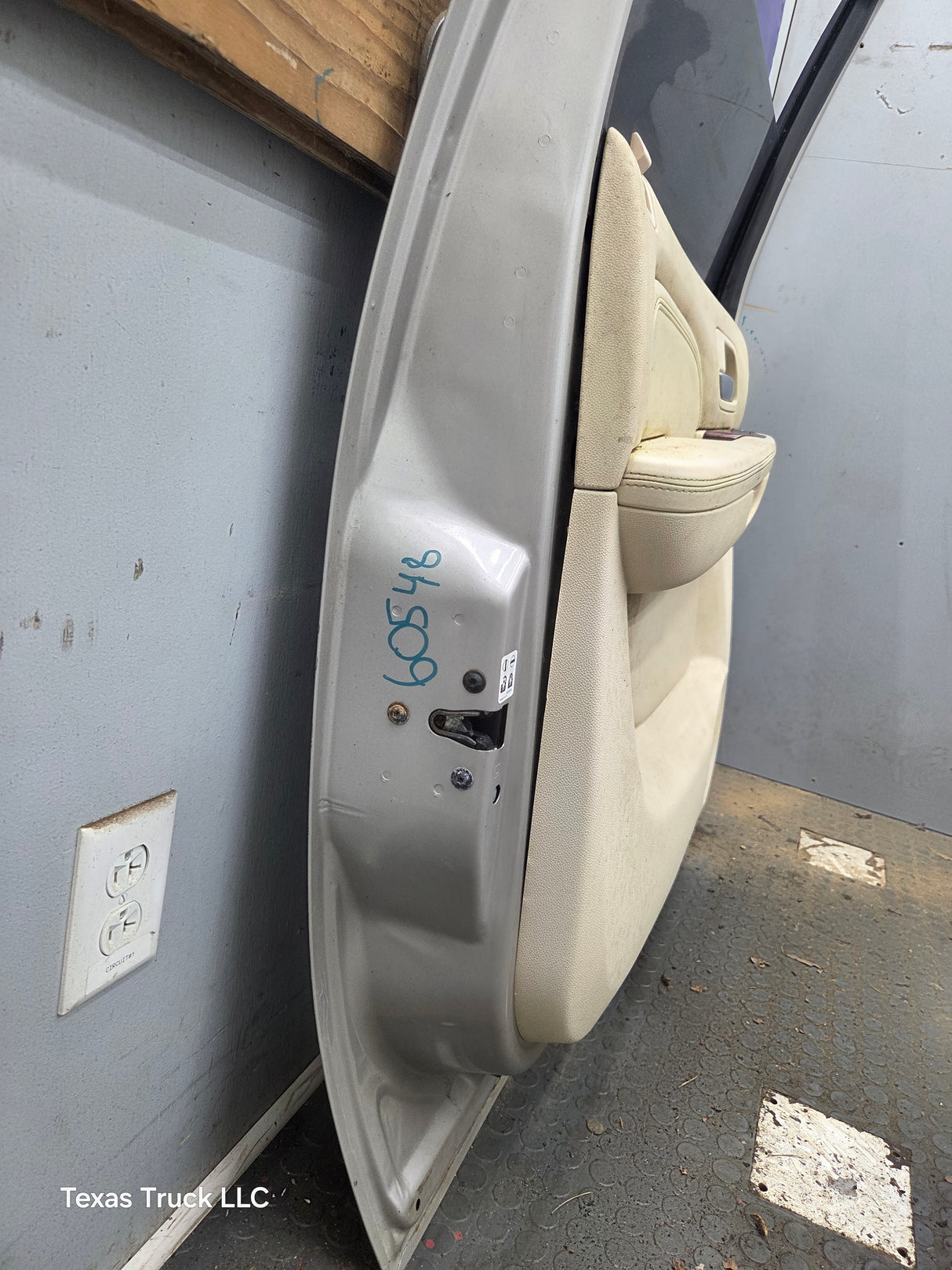 2007-2013 Chevrolet Silverado / GMC Sierra 1500 2500 3500 HD Crew Cab LH Driver Side Rear Door