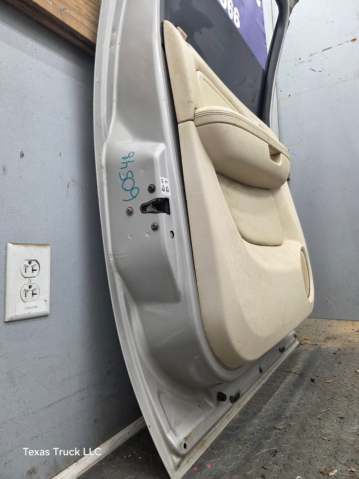 2007-2013 Chevrolet Silverado / GMC Sierra 1500 2500 3500 HD Crew Cab LH Driver Side Rear Door