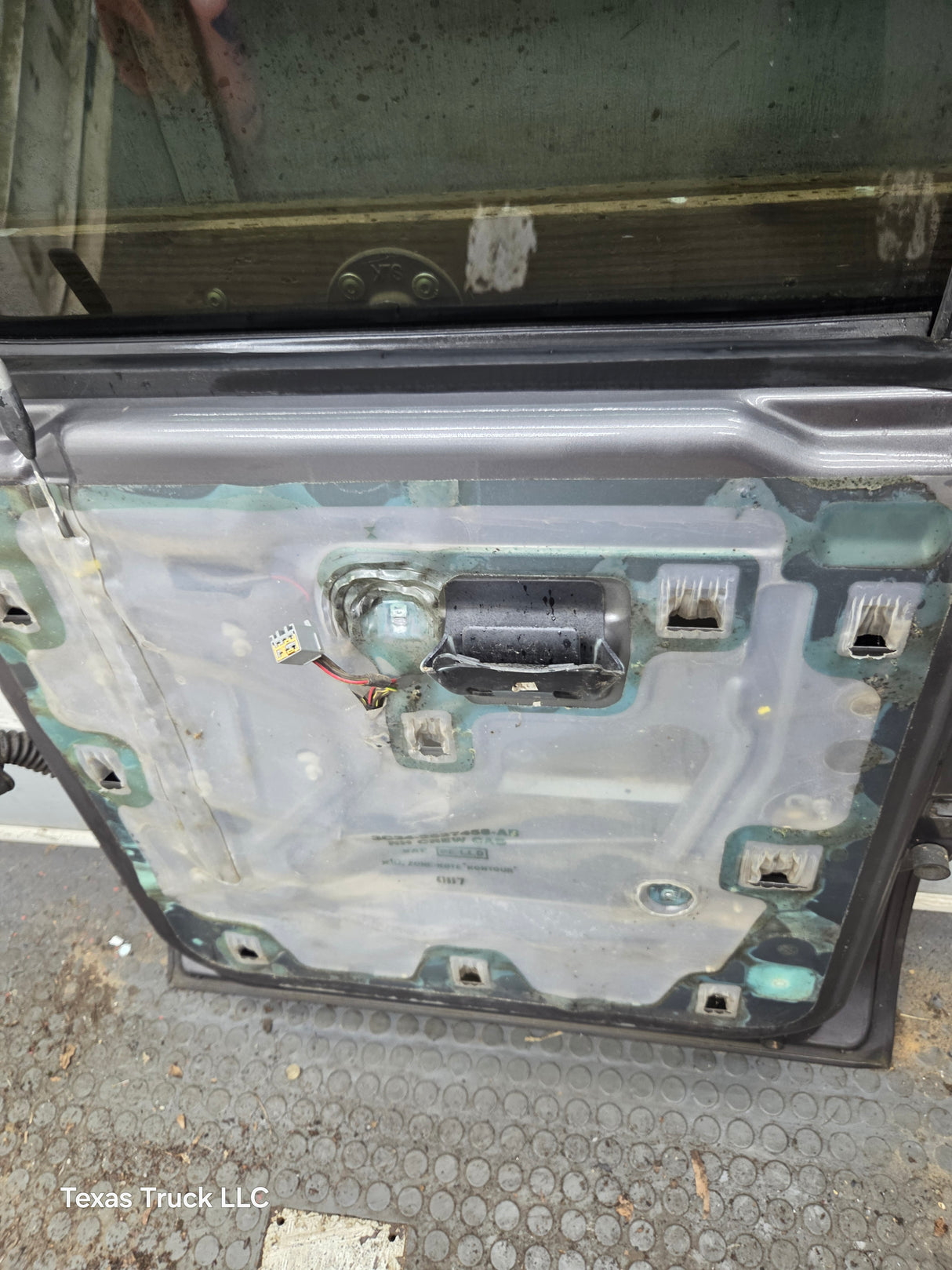 1999-2011 Ford Super Duty F250 F350 F450 F550 RH Crew Cab Passenger Side Rear Door