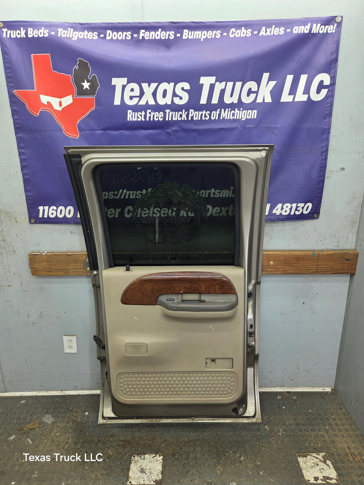 1999-2011 Ford Super Duty F250 F350 F450 F550 RH Crew Cab Passenger Side Rear Door
