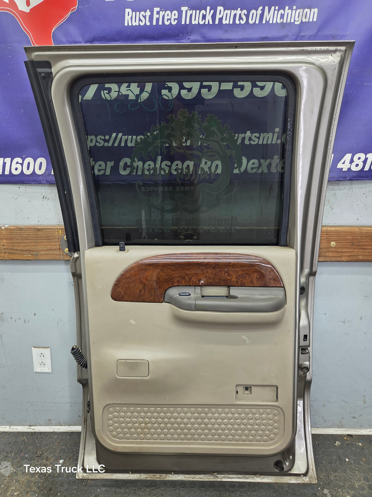 1999-2011 Ford Super Duty F250 F350 F450 F550 RH Crew Cab Passenger Side Rear Door