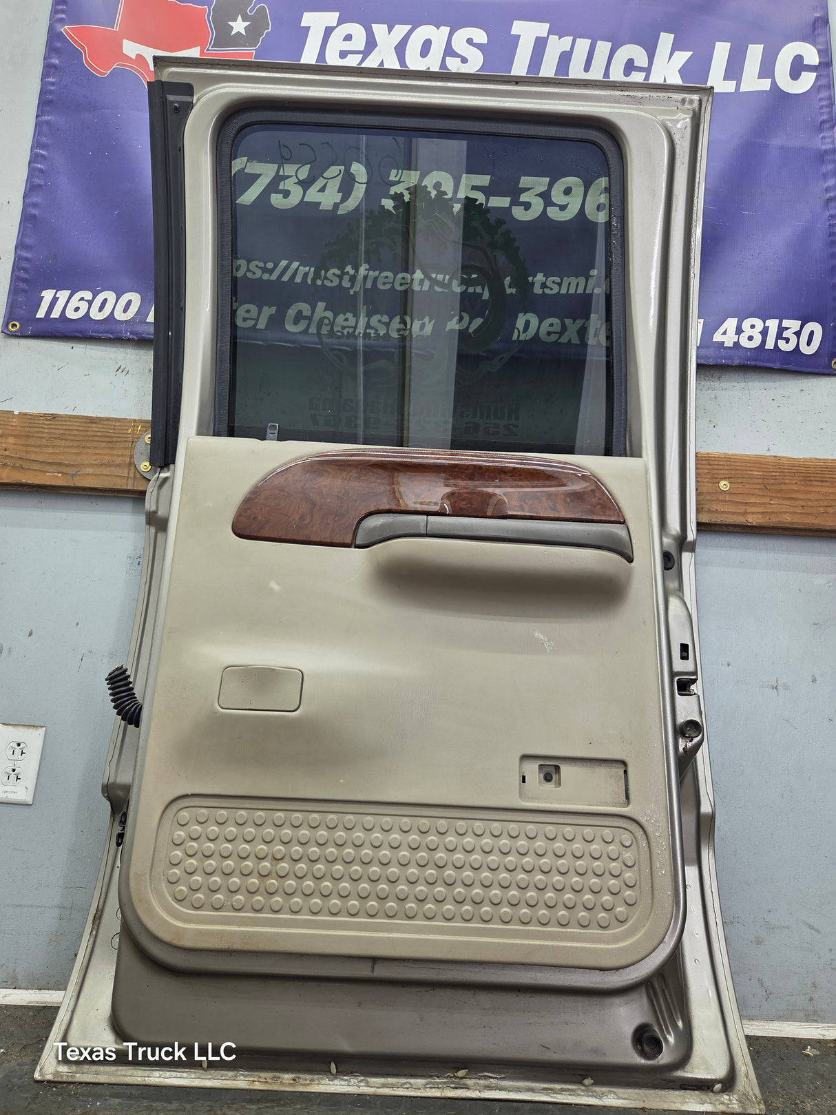 1999-2011 Ford Super Duty F250 F350 F450 F550 RH Crew Cab Passenger Side Rear Door