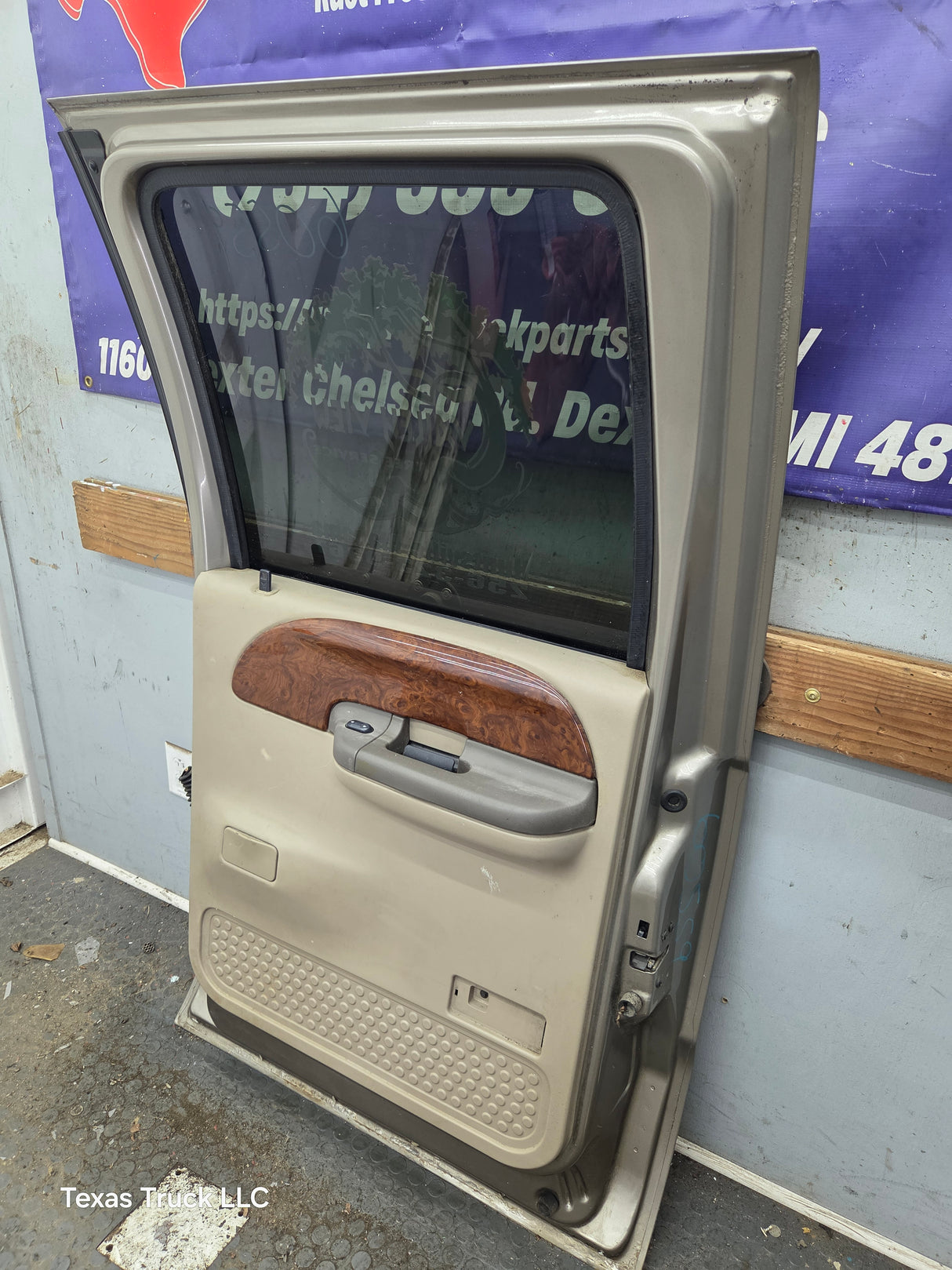 1999-2011 Ford Super Duty F250 F350 F450 F550 RH Crew Cab Passenger Side Rear Door