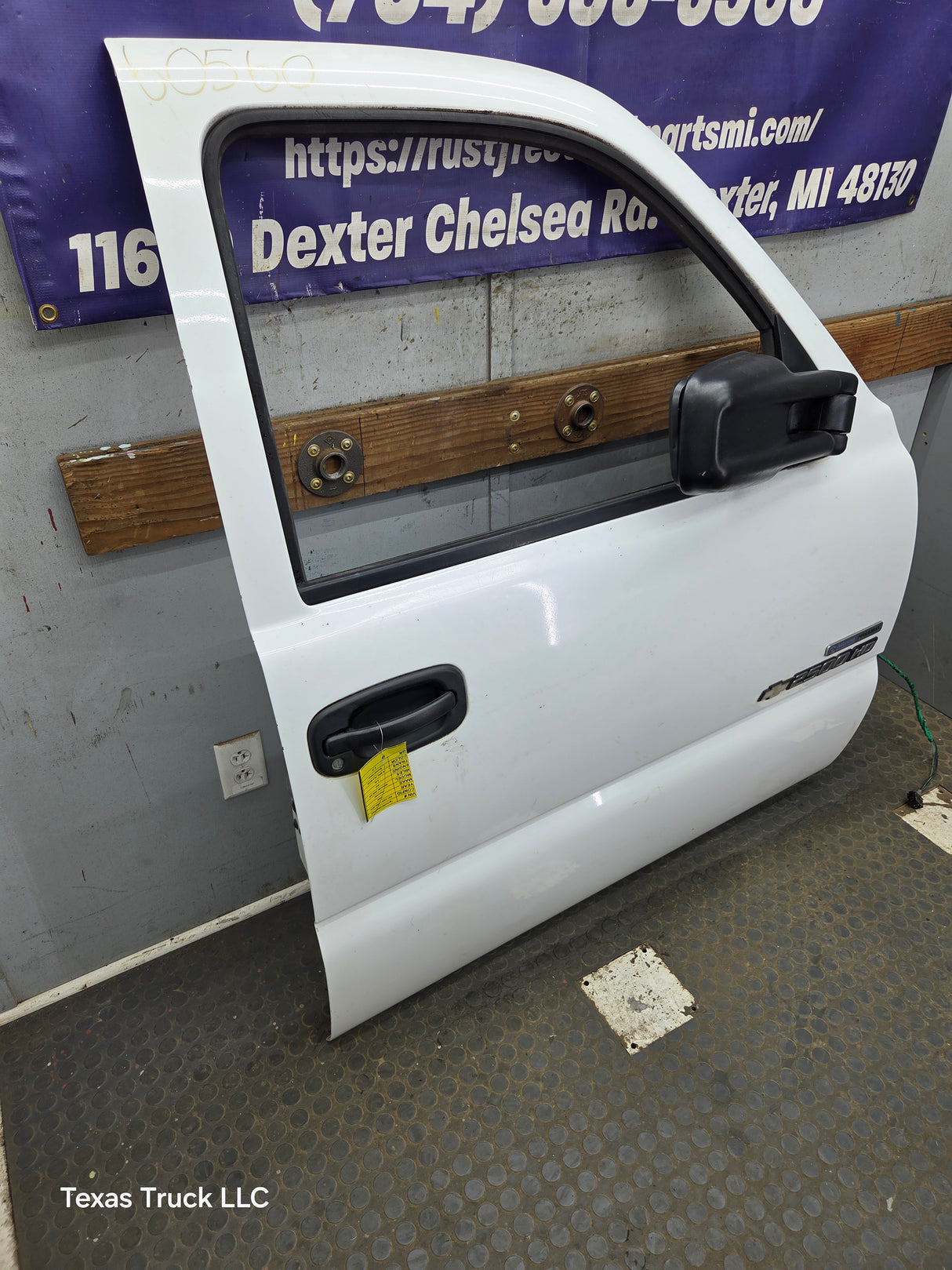 1999-2006 Chevrolet Silverado / GMC Sierra 1500 2500 3500 HD Front Passenger side Door RH
