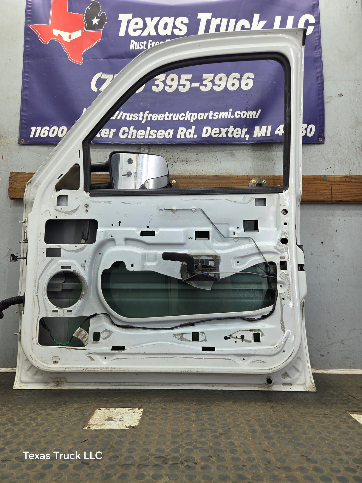 1999-2006 Chevrolet Silverado / GMC Sierra 1500 2500 3500 HD Front Passenger side Door RH