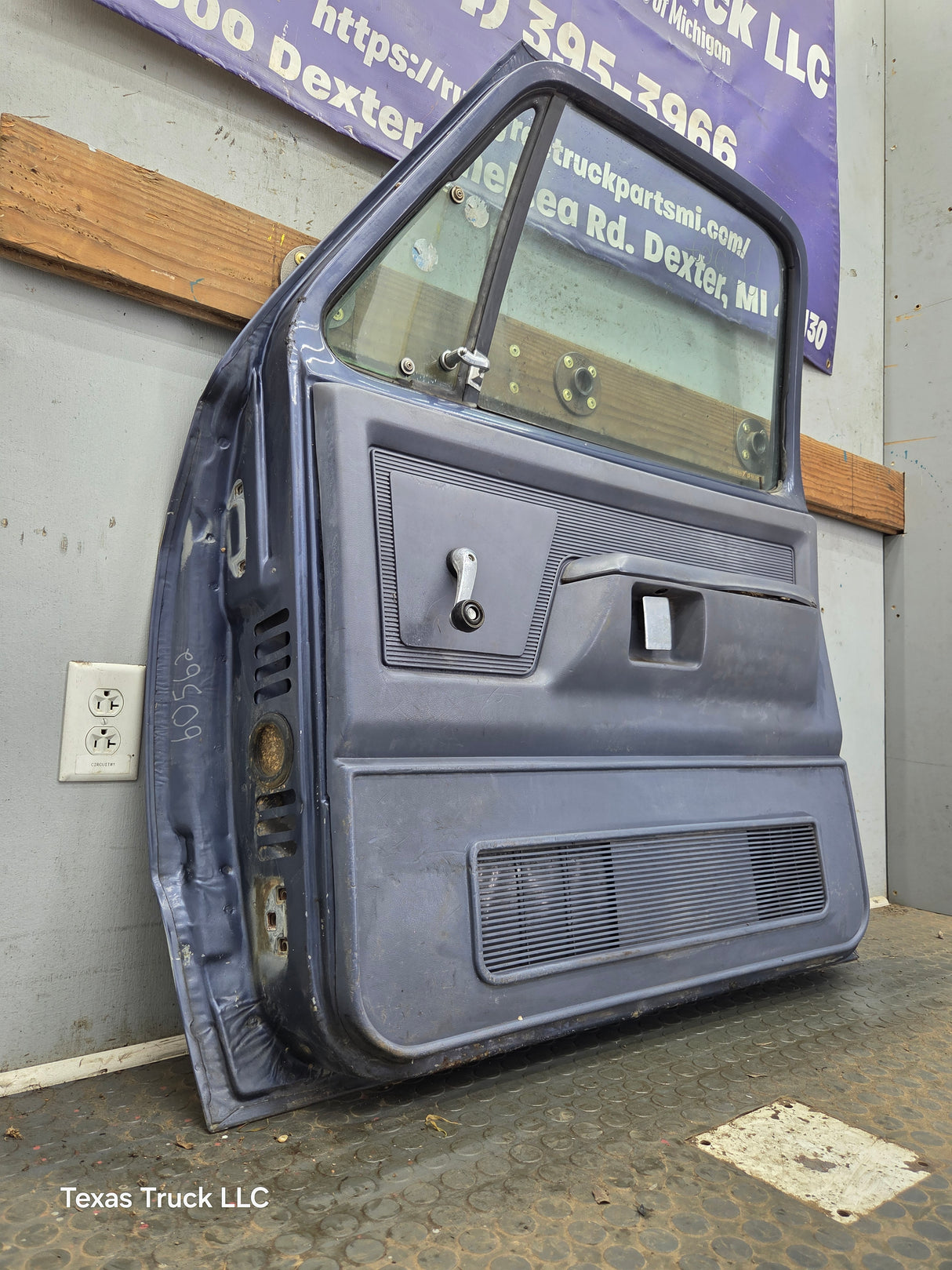 1981-1993 Dodge Ram 1st Gen RH Passenger Side Front Door W150 W250 W350 D150 D250 D350 Ram Charger