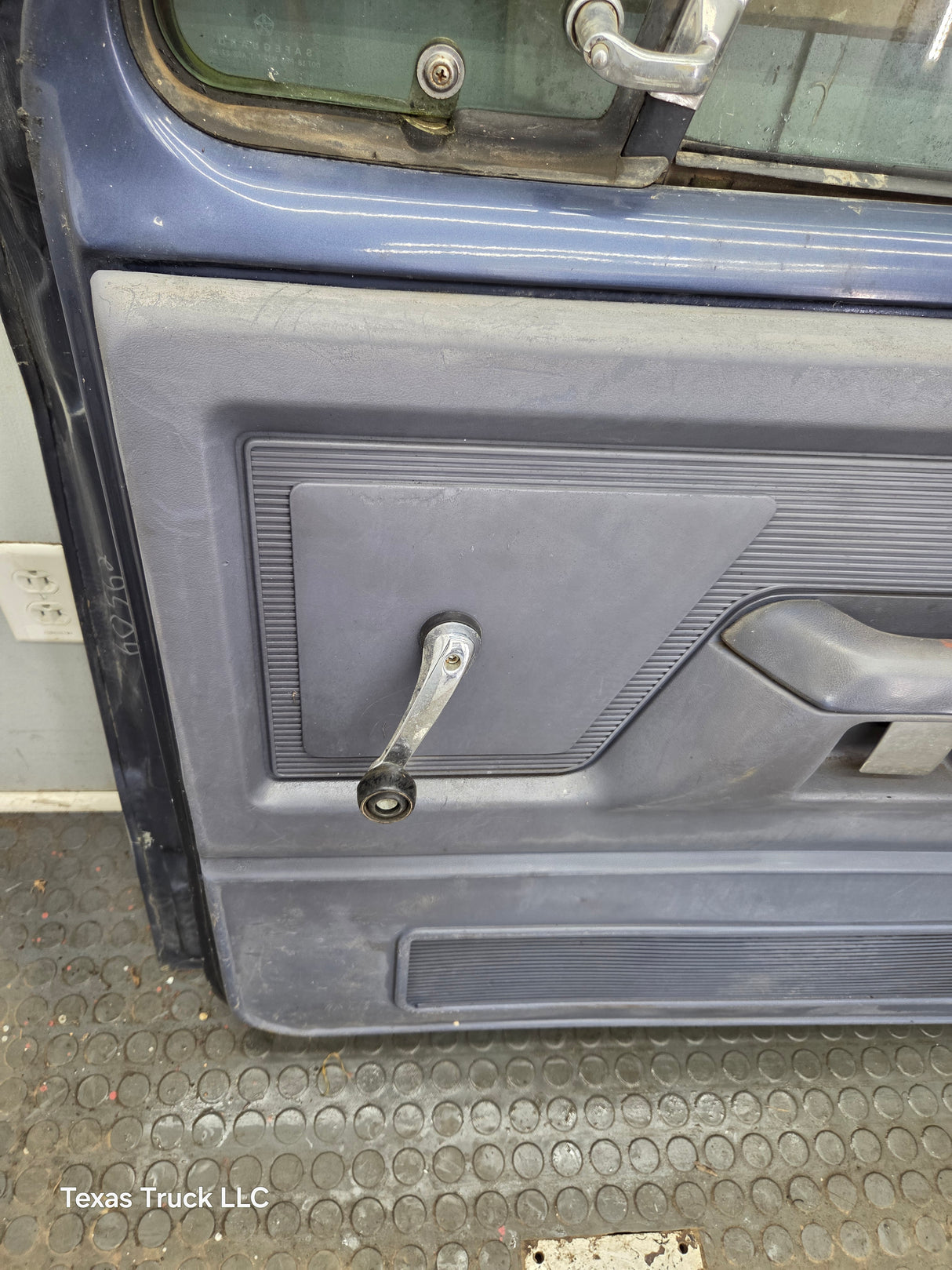 1981-1993 Dodge Ram 1st Gen RH Passenger Side Front Door W150 W250 W350 D150 D250 D350 Ram Charger