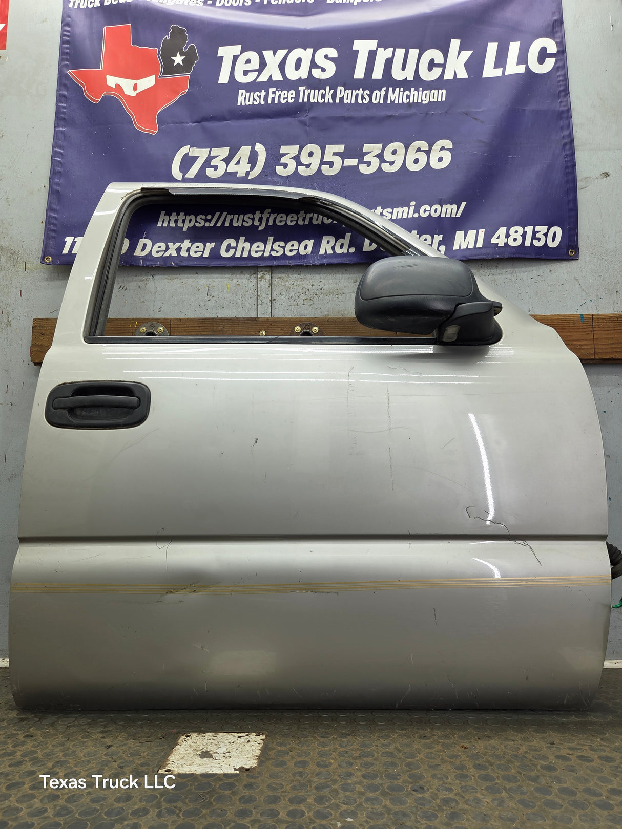 1999-2006 Chevrolet Silverado / GMC Sierra 1500 2500 3500 HD Front Passenger side Door RH