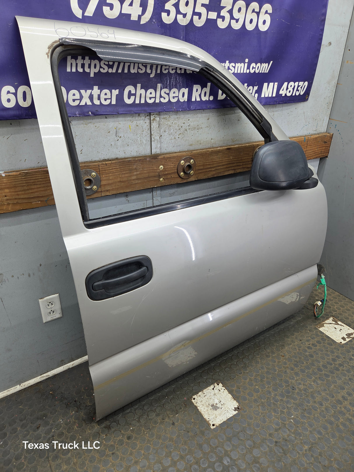 1999-2006 Chevrolet Silverado / GMC Sierra 1500 2500 3500 HD Front Passenger side Door RH