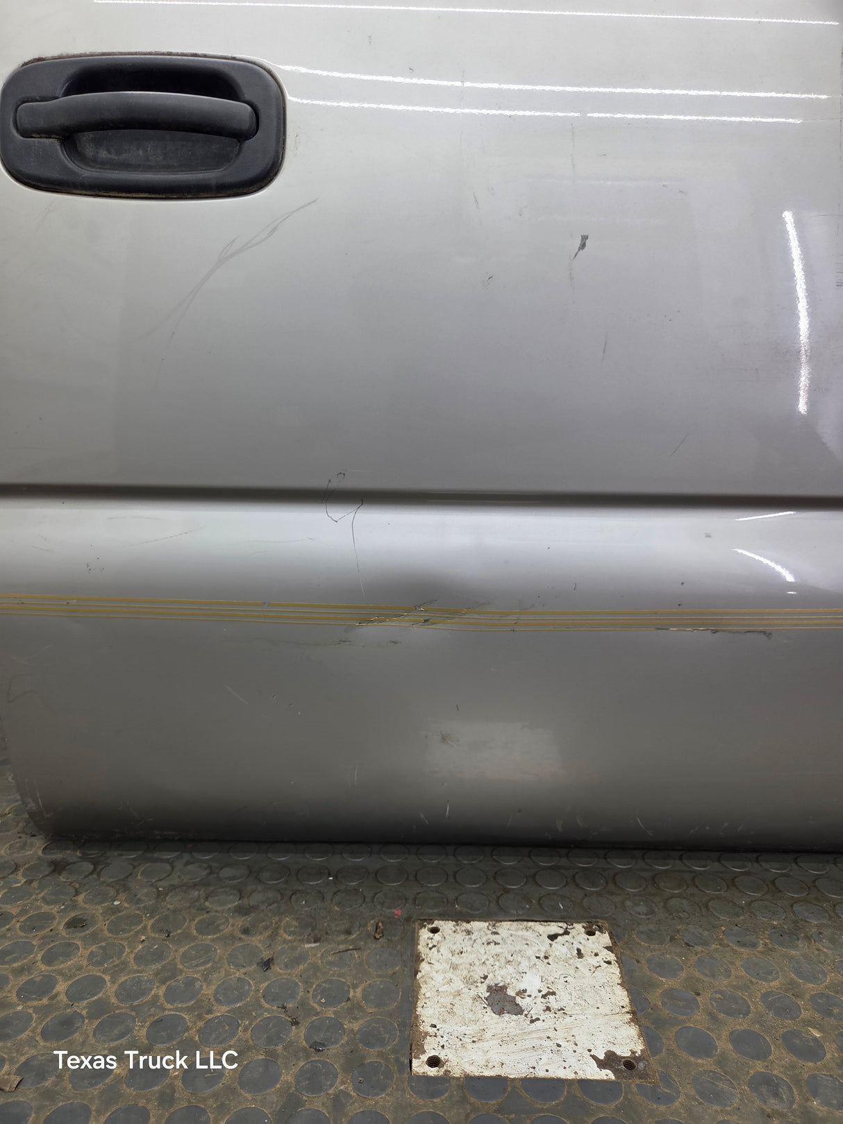 1999-2006 Chevrolet Silverado / GMC Sierra 1500 2500 3500 HD Front Passenger side Door RH