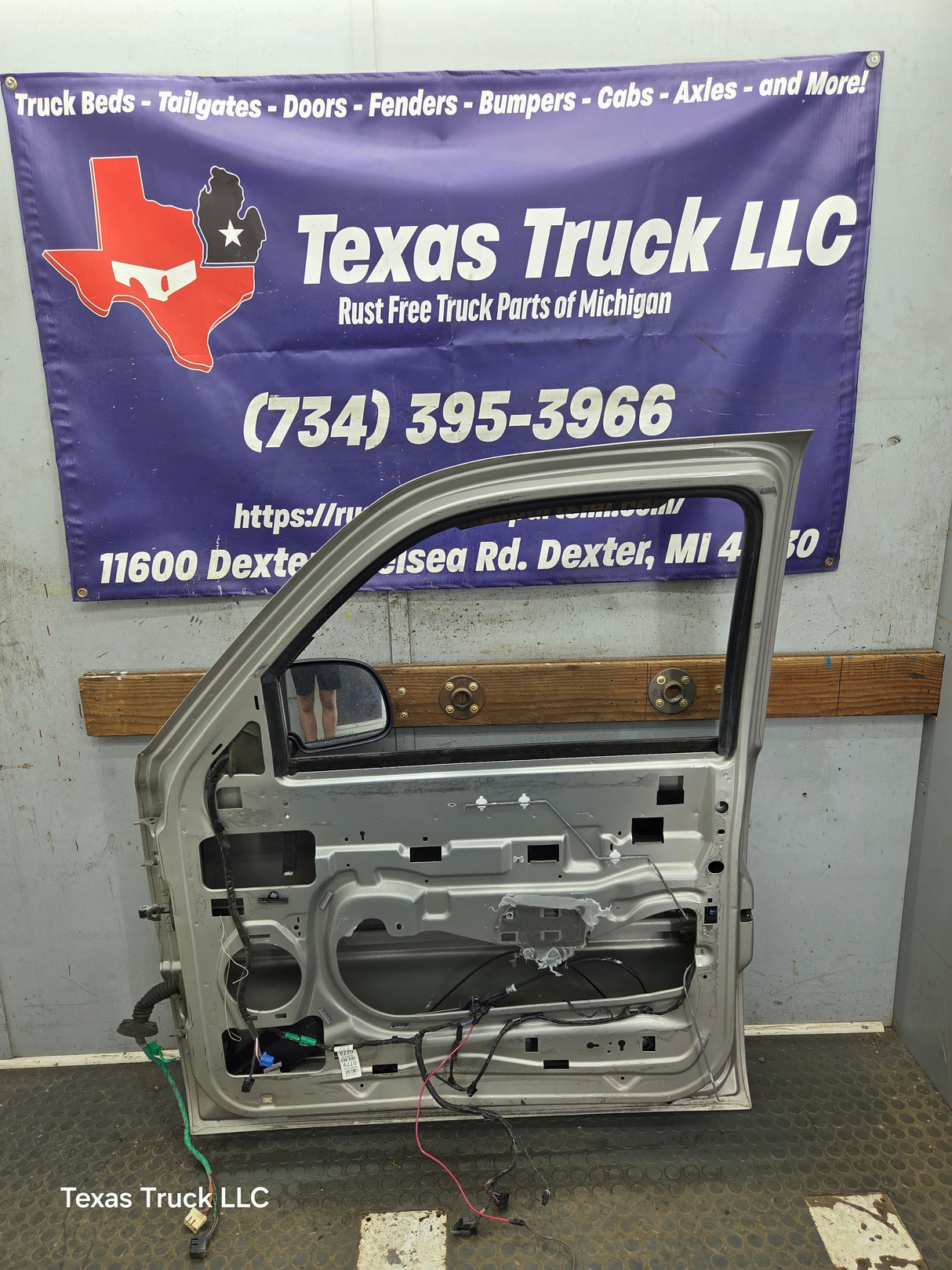1999-2006 Chevrolet Silverado / GMC Sierra 1500 2500 3500 HD Front Passenger side Door RH