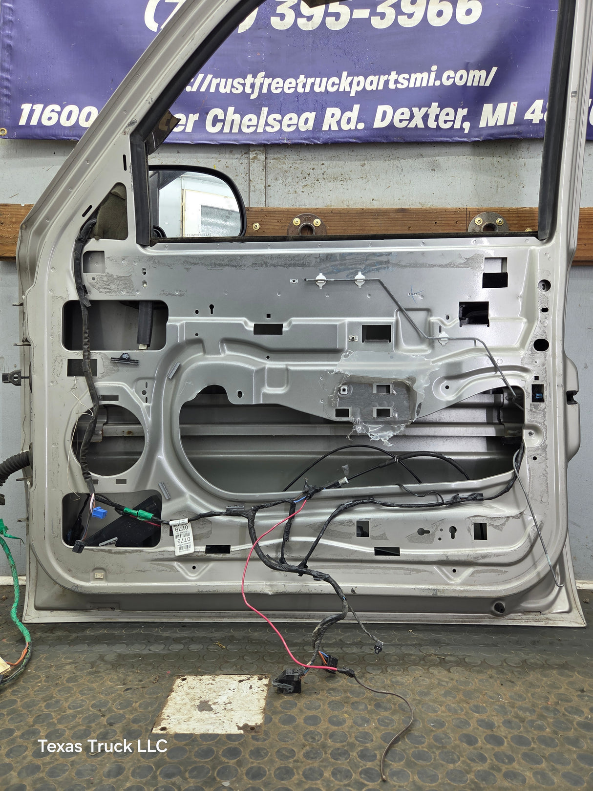 1999-2006 Chevrolet Silverado / GMC Sierra 1500 2500 3500 HD Front Passenger side Door RH