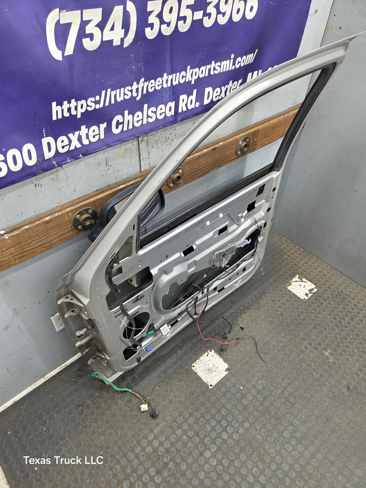 1999-2006 Chevrolet Silverado / GMC Sierra 1500 2500 3500 HD Front Passenger side Door RH