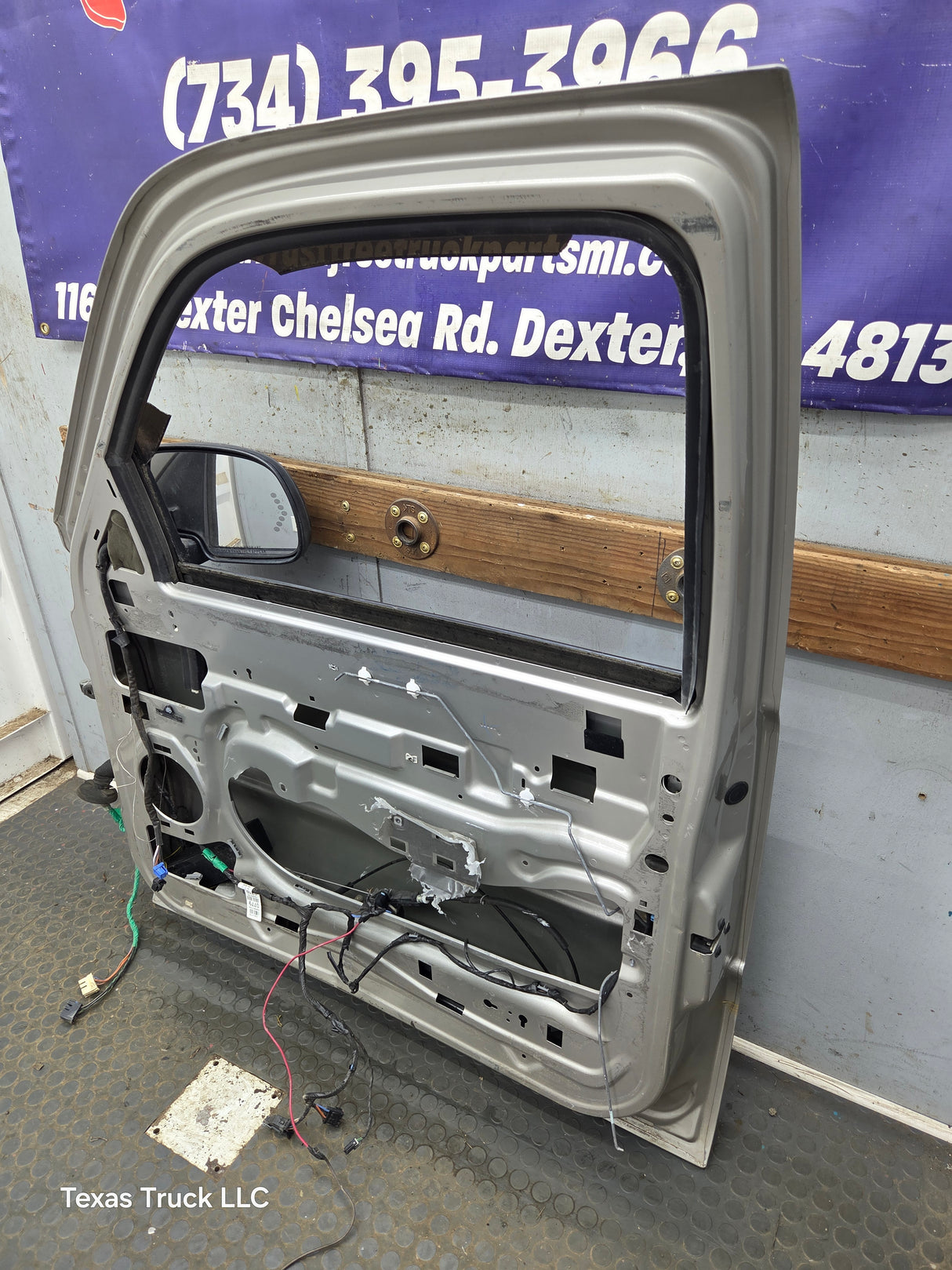 1999-2006 Chevrolet Silverado / GMC Sierra 1500 2500 3500 HD Front Passenger side Door RH