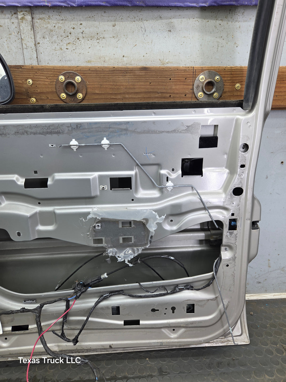 1999-2006 Chevrolet Silverado / GMC Sierra 1500 2500 3500 HD Front Passenger side Door RH
