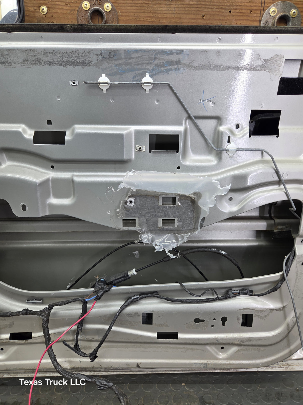 1999-2006 Chevrolet Silverado / GMC Sierra 1500 2500 3500 HD Front Passenger side Door RH