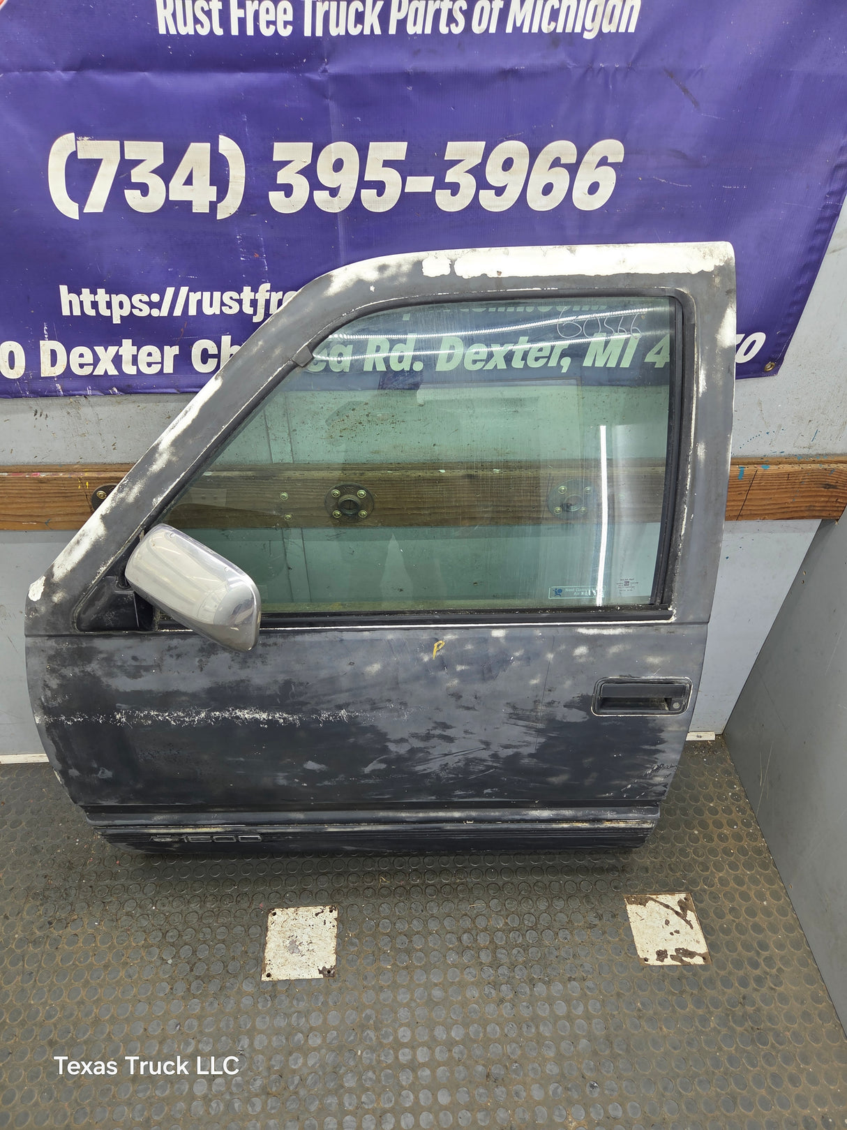 1988-2000 Chevrolet Silverado Suburban GMC Sierra LH Front Driver Side Door